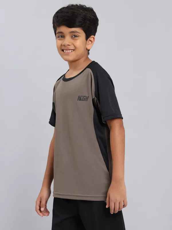 Boys Colorblock Slim Fit Crew Neck T-shirt with TECHNO COOL+ - Image 7