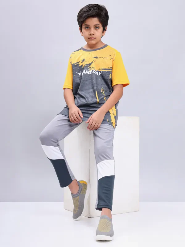 Boys Printed Slim Fit Crew Neck T-shirt with TECHNOLITE - Image 2