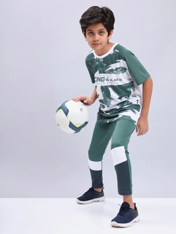 Boys Printed Slim Fit Crew Neck T-shirt with TECHNOLITE - Image 2