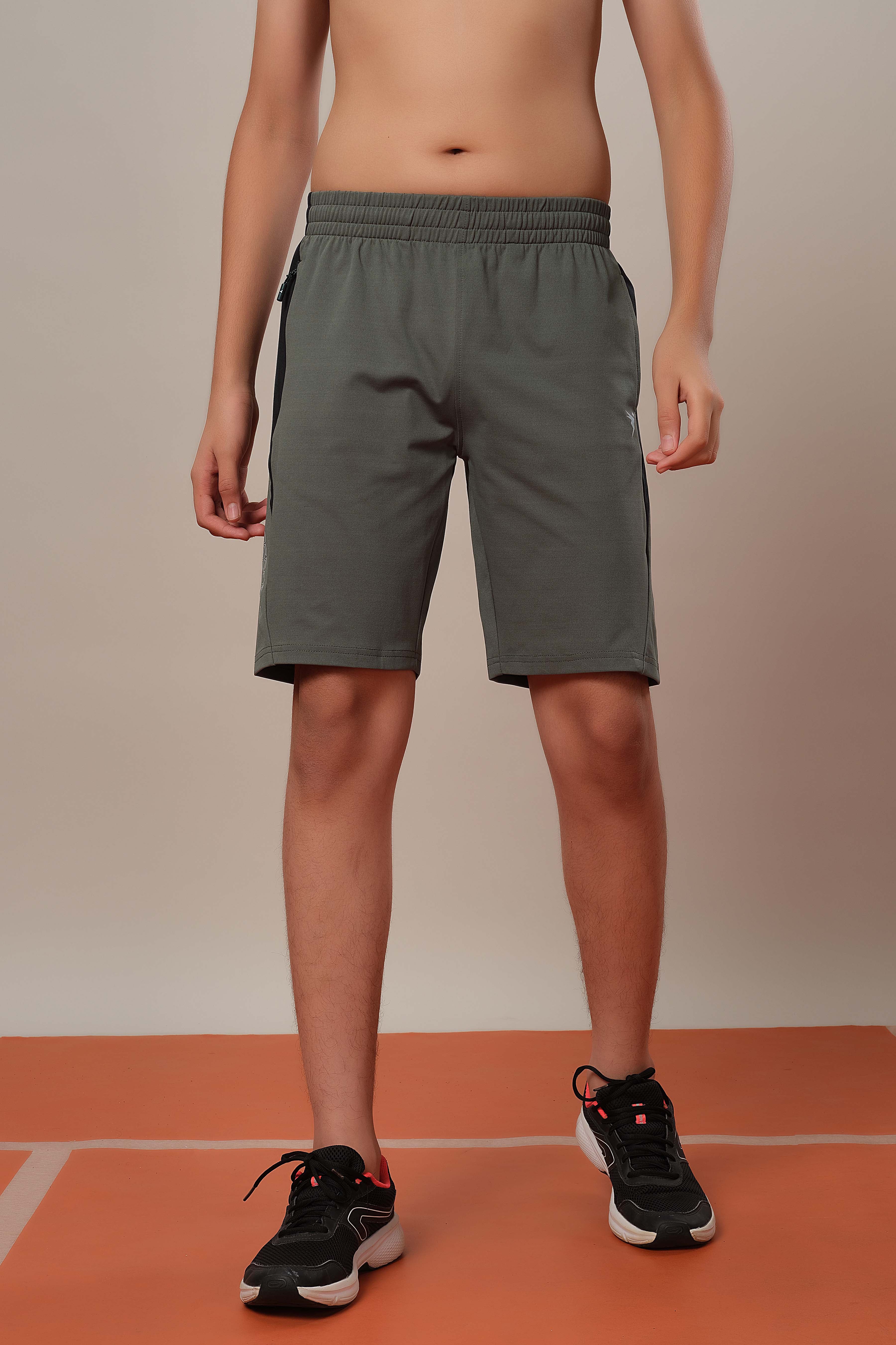 Boys Colorblock Regular Fit Shorts with 4 Way Crispy - Image 2