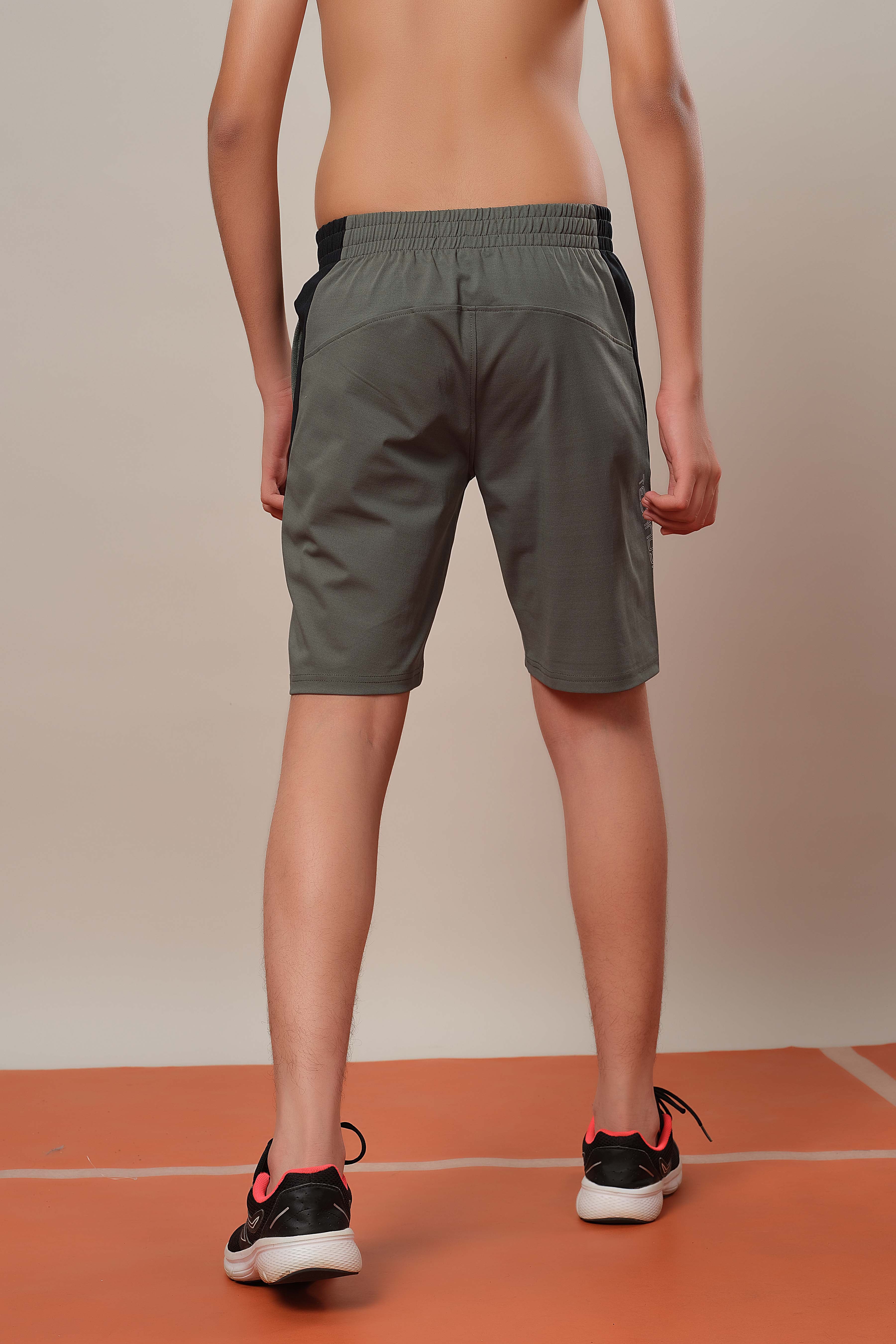 Boys Colorblock Regular Fit Shorts with 4 Way Crispy - Image 3