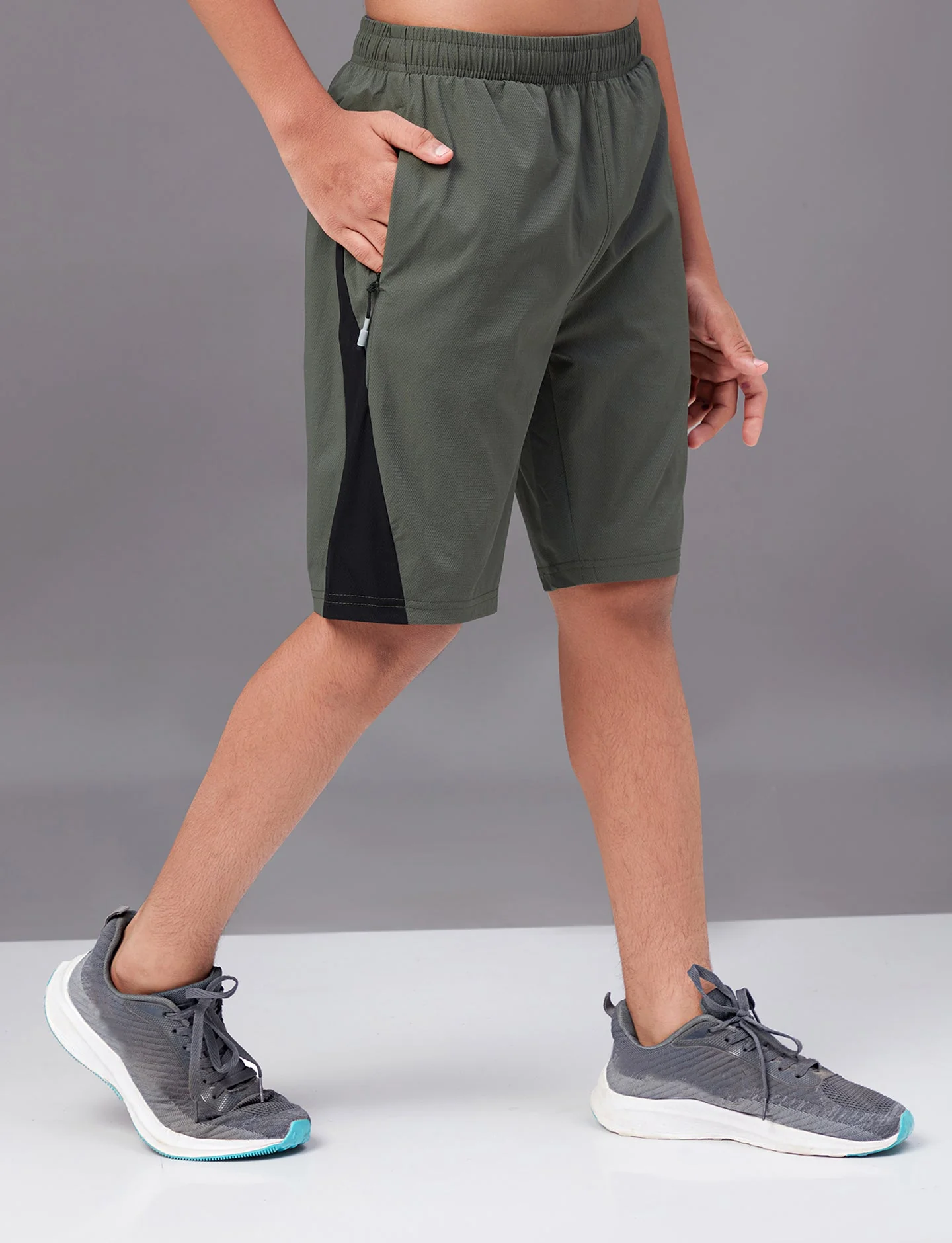 Boys Colorblock Slim Fit Sports Shorts with TECHNO GUARD - Image 4