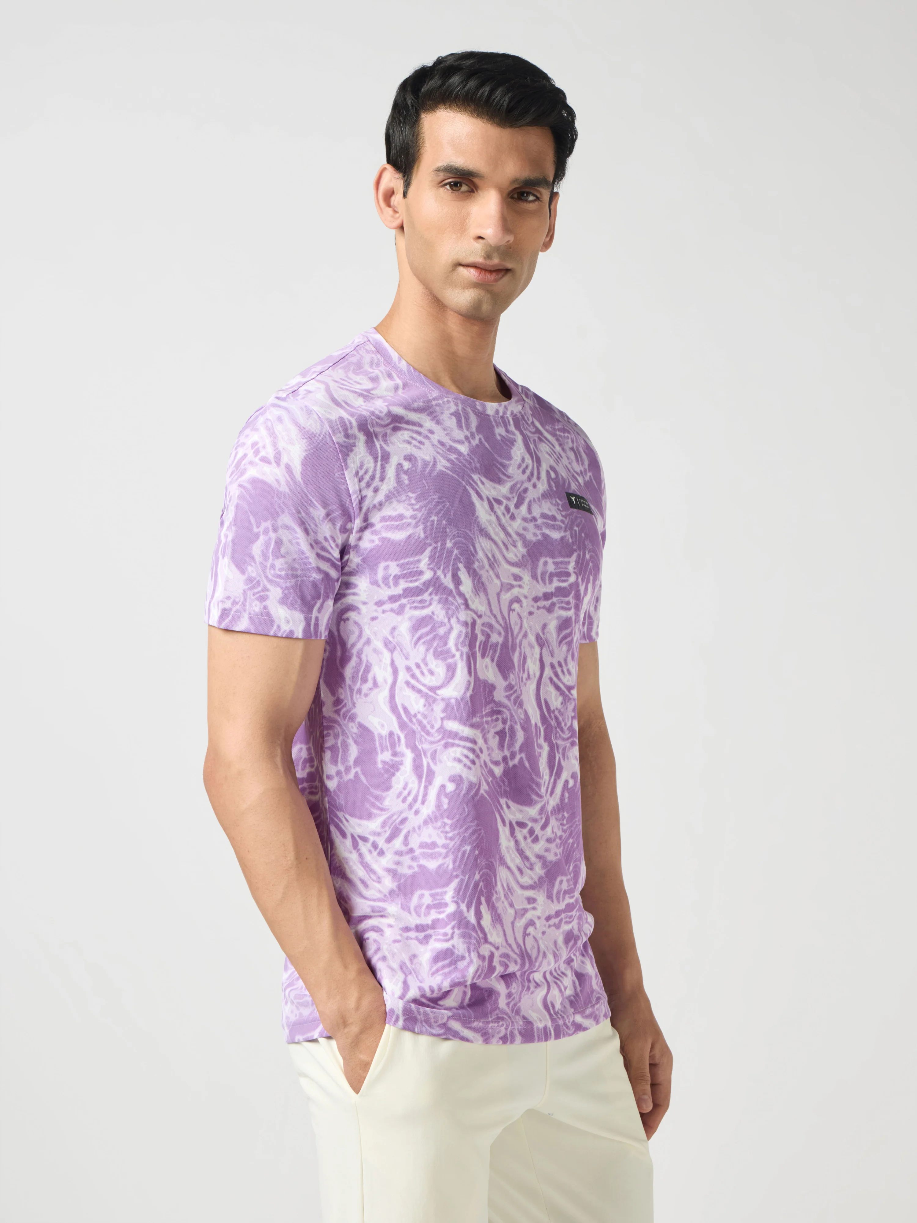 Men Abstract Print Slim Fit Crew Neck T-shirt with TECHNO COOL+ - Image 4