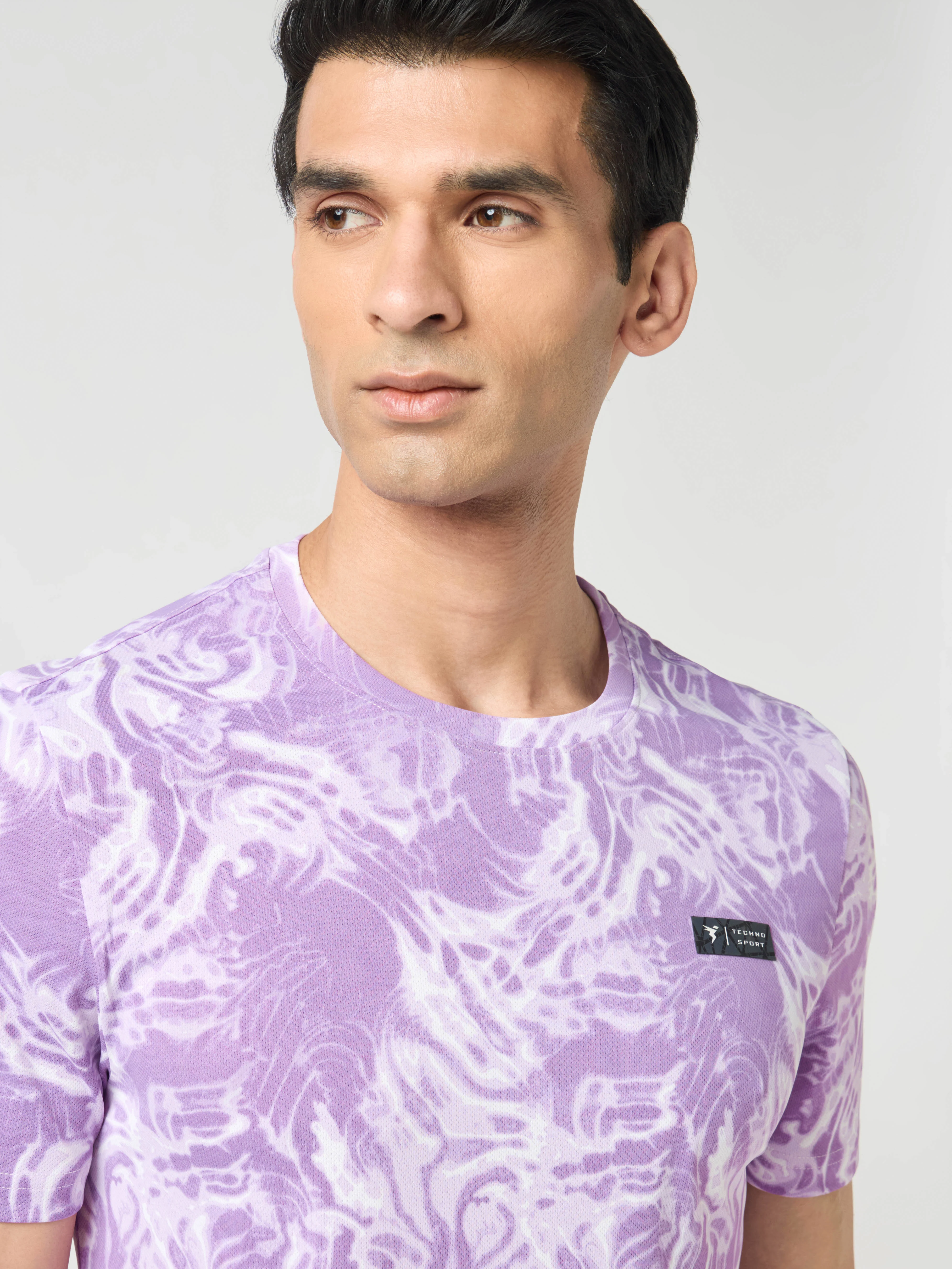 Men Abstract Print Slim Fit Crew Neck T-shirt with TECHNO COOL+ - Image 6