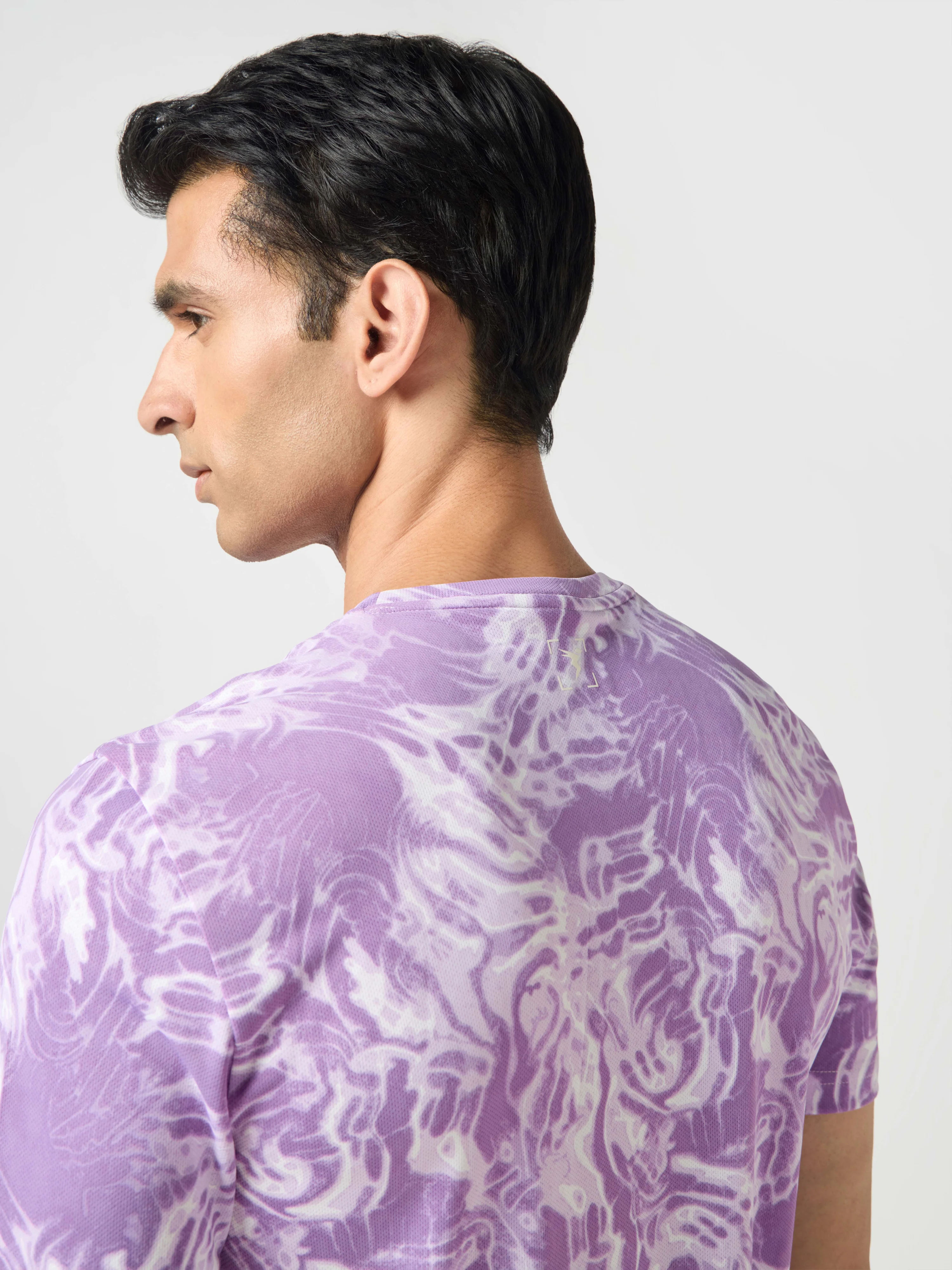 Men Abstract Print Slim Fit Crew Neck T-shirt with TECHNO COOL+ - Image 7