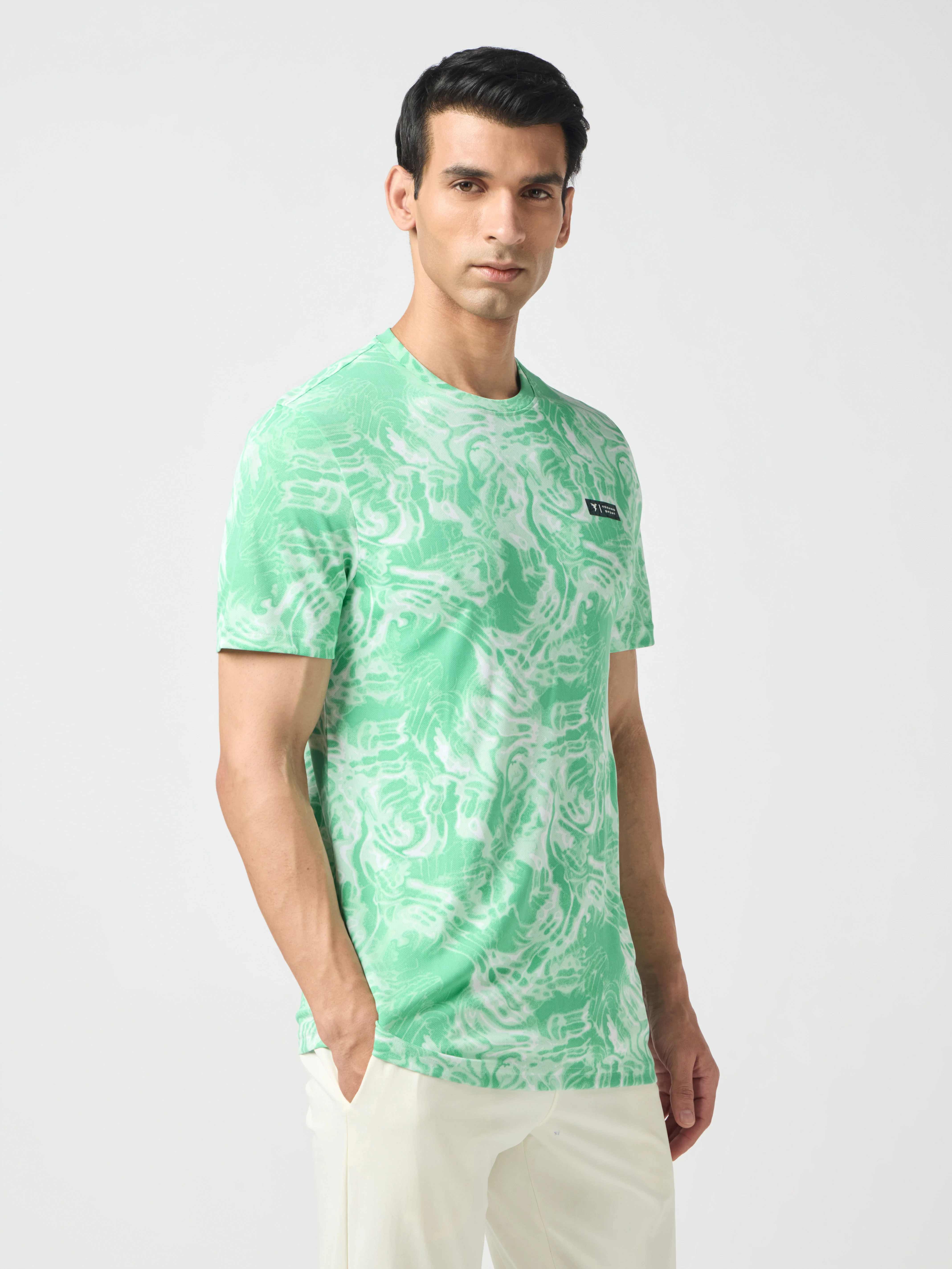 Men Abstract Print Slim Fit Crew Neck T-shirt with TECHNO COOL+ - Image 3