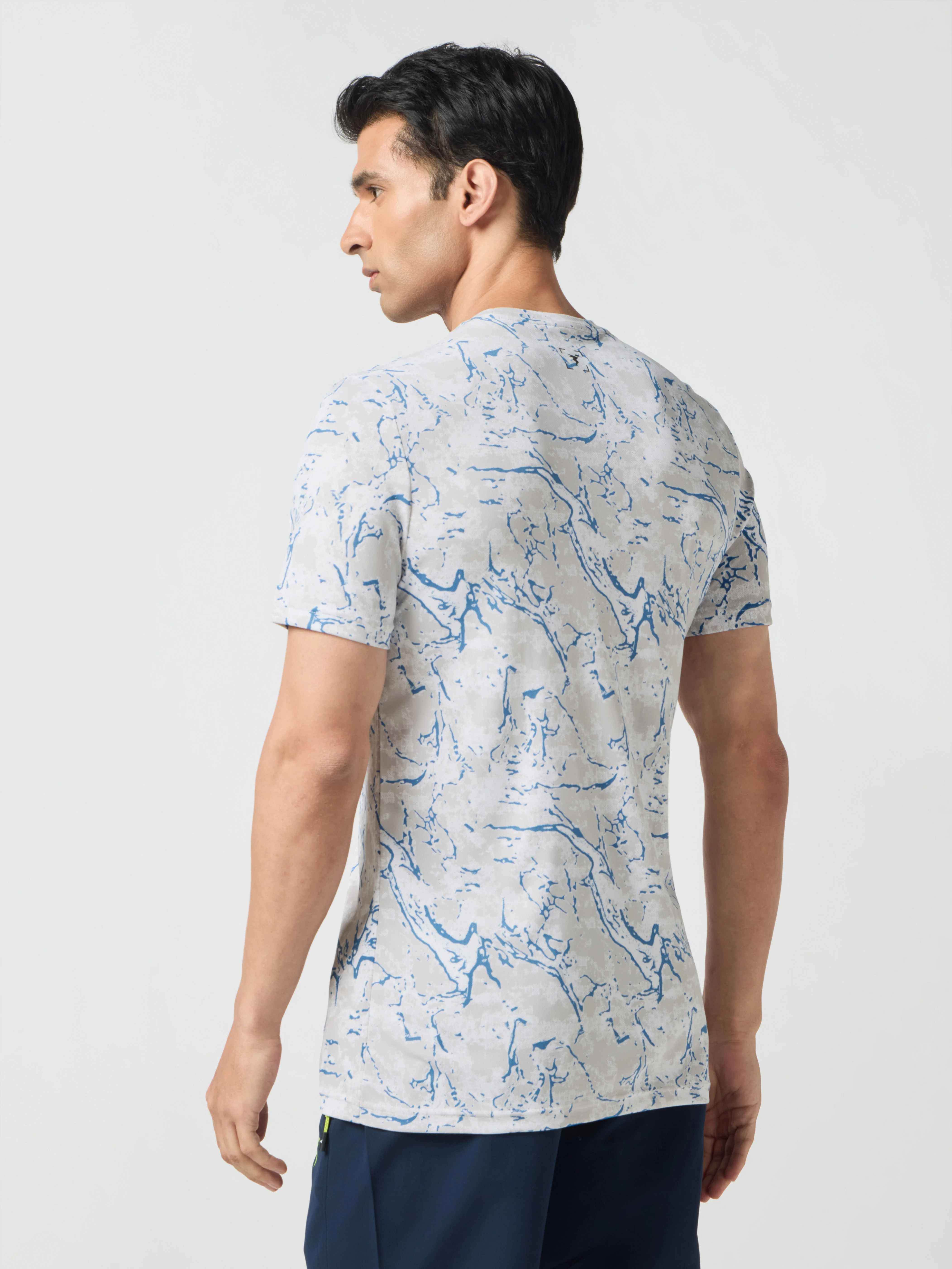 Men Abstract Print Slim Fit Crew Neck T-shirt with TECHNO COOL+ - Image 2