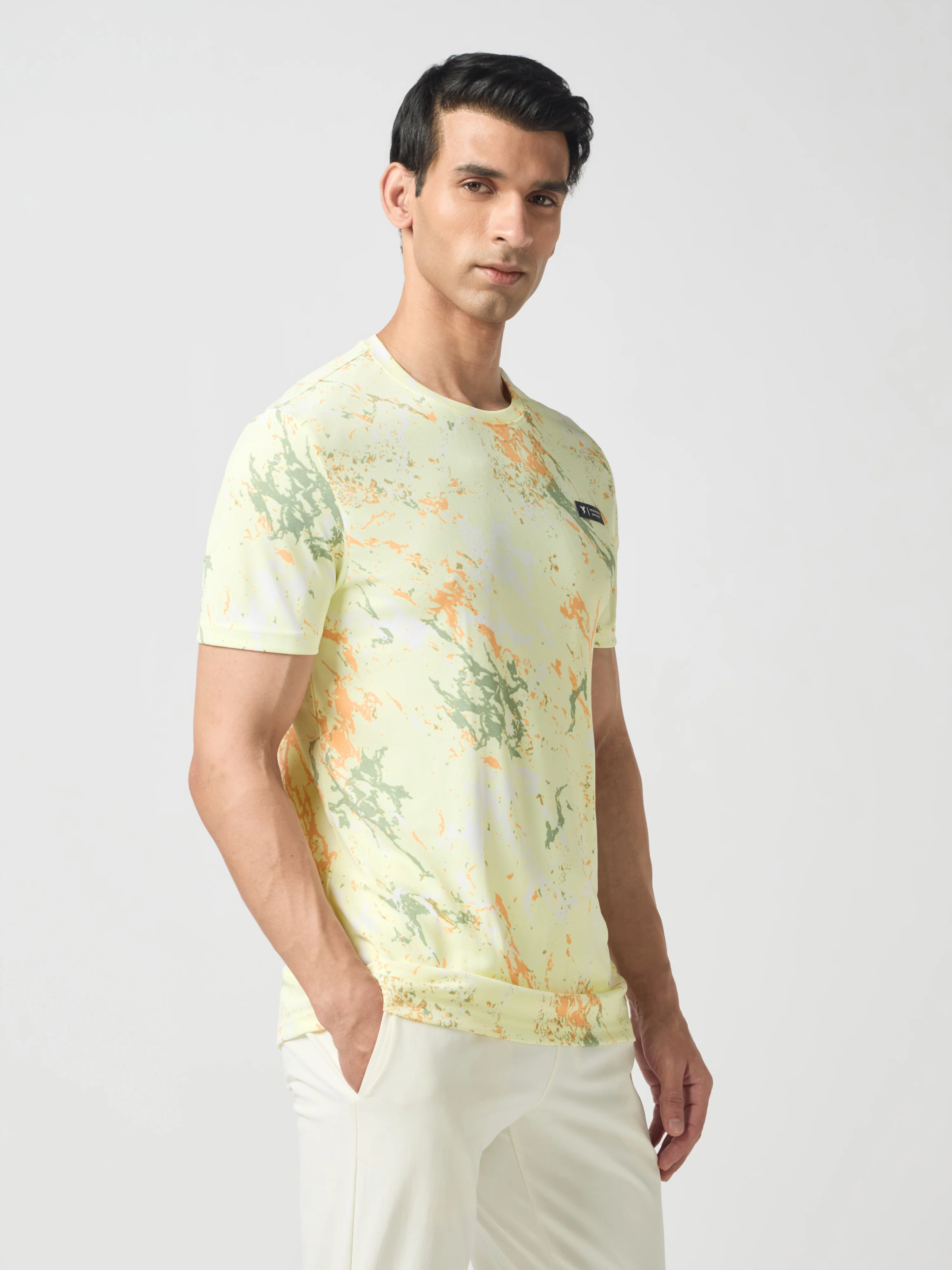Men Abstract Print Slim Fit Crew Neck T-shirt with TECHNO COOL+ - Image 4