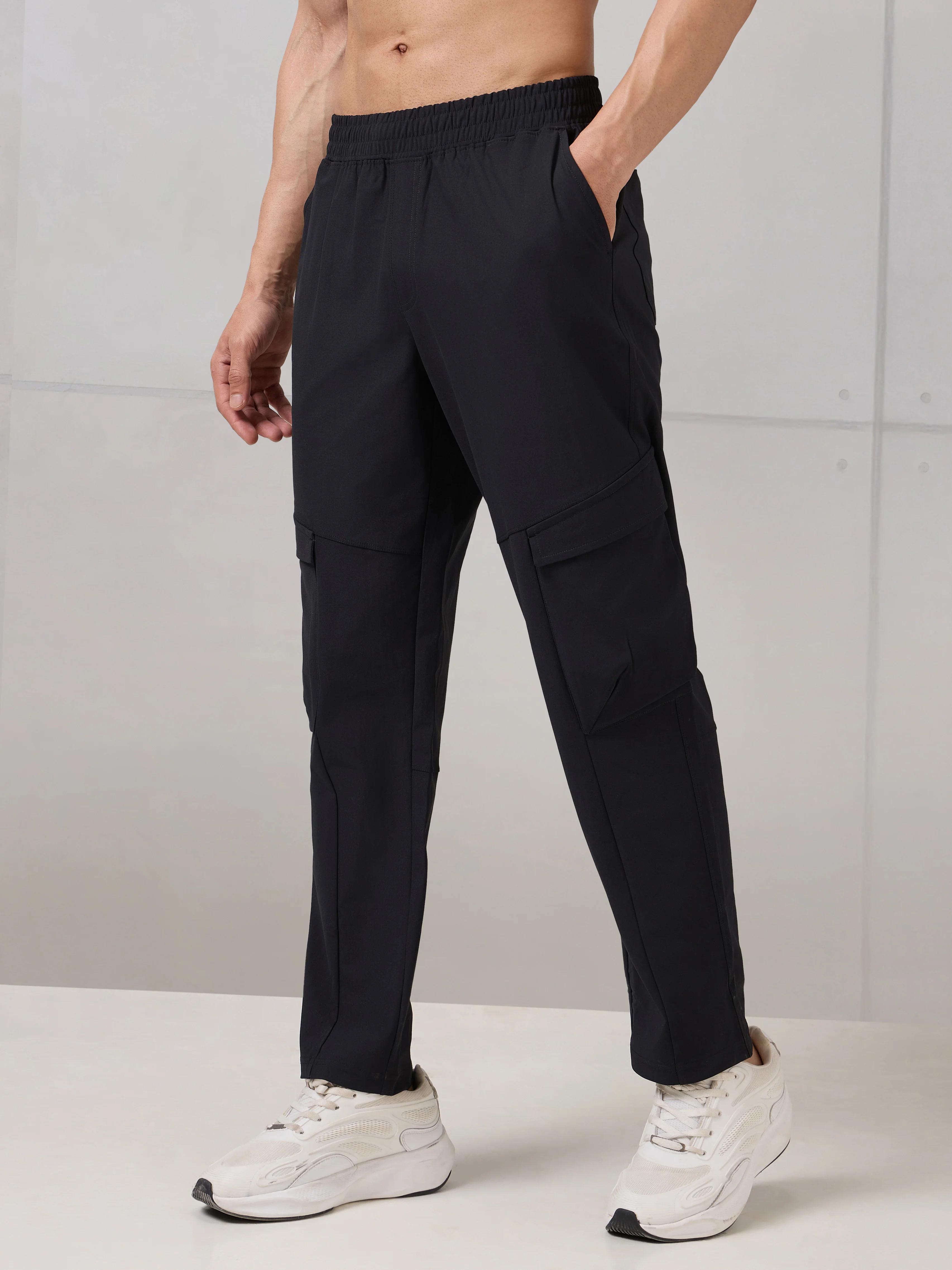 Men Active Out Cargo Trackpants with DURACOOL+ - Image 4