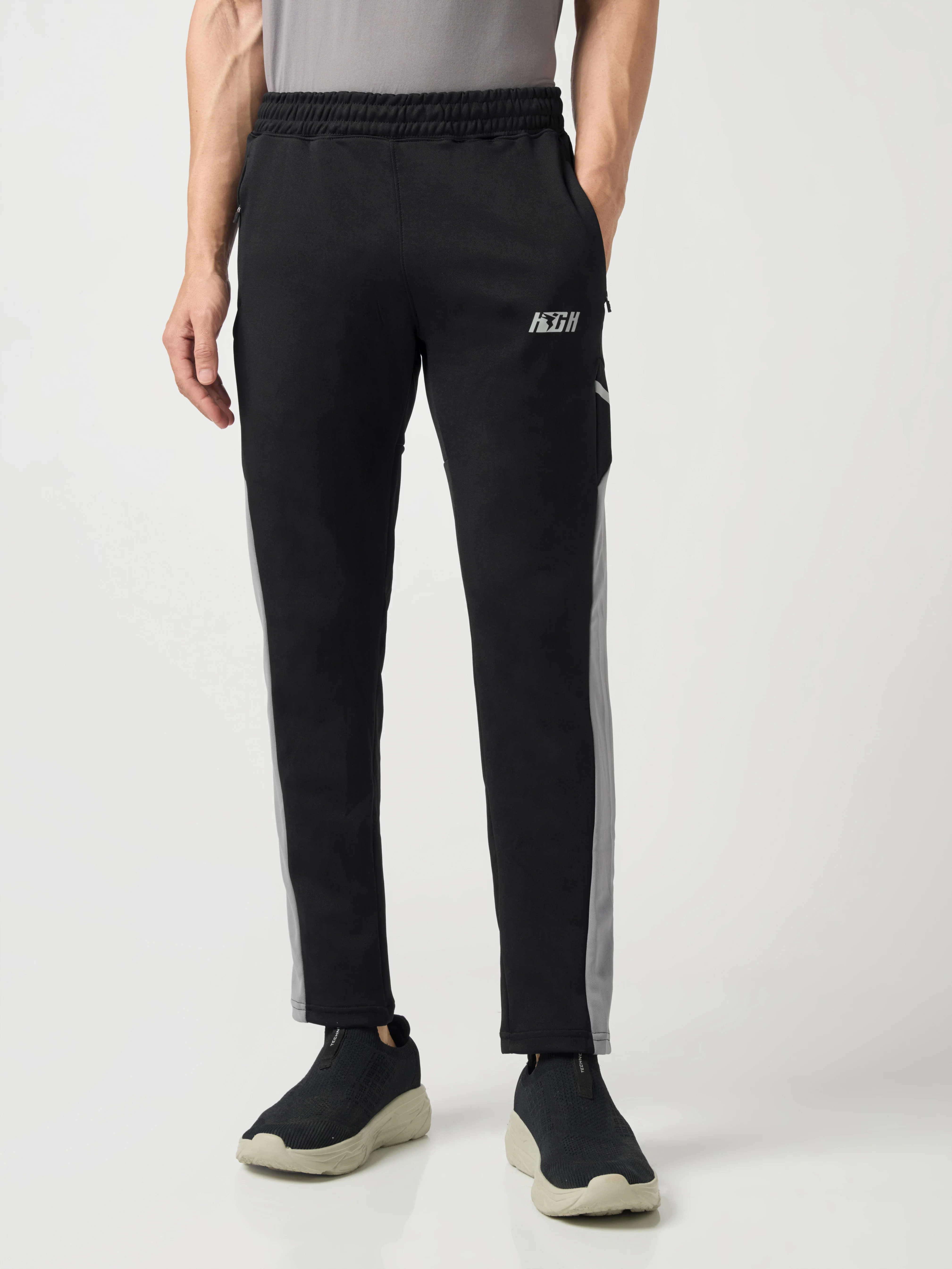 Men Colorblock Relax Fit Trackpants with ELASTO PLUS - Image 2