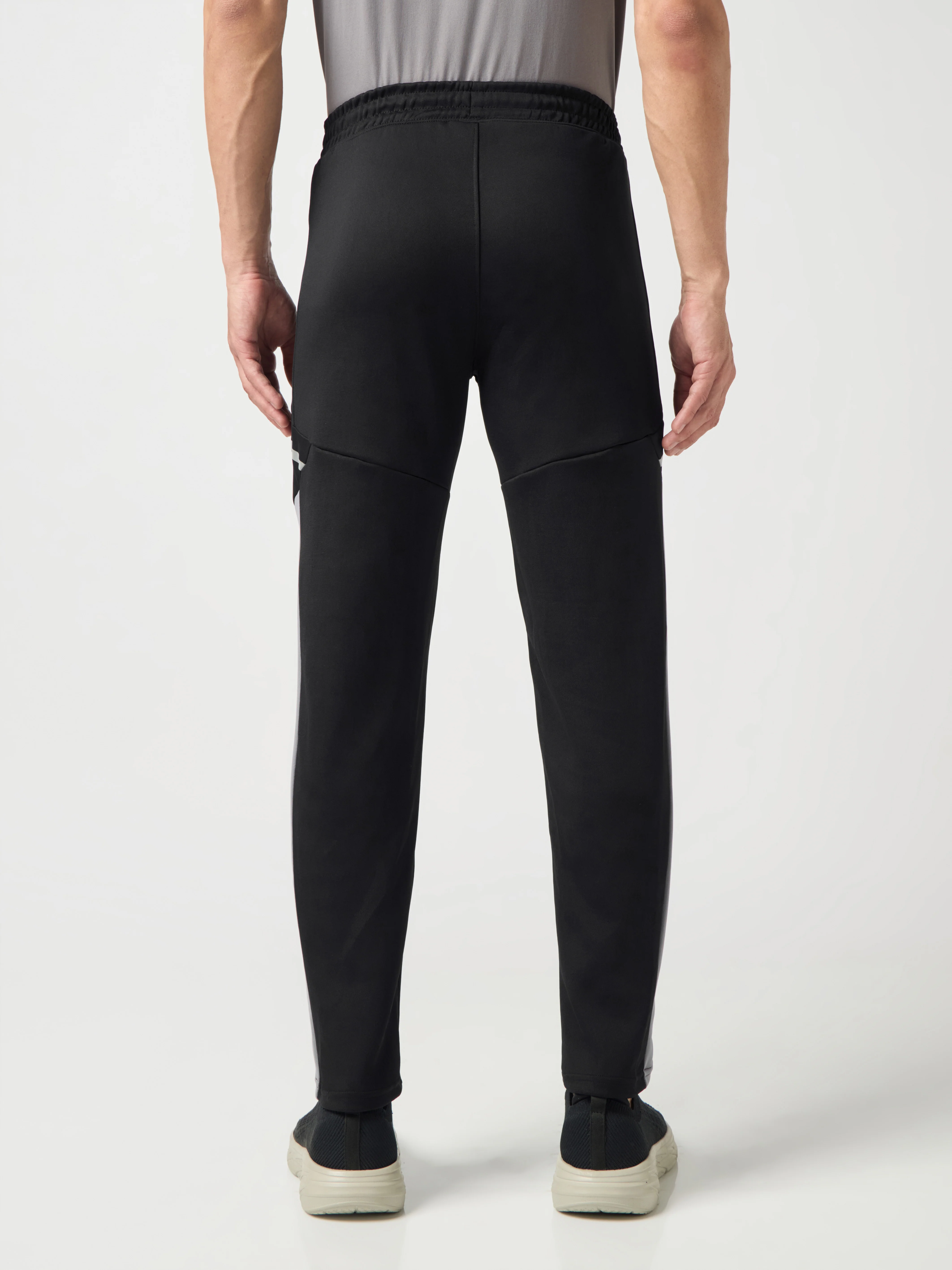 Men Colorblock Relax Fit Trackpants with ELASTO PLUS - Image 3