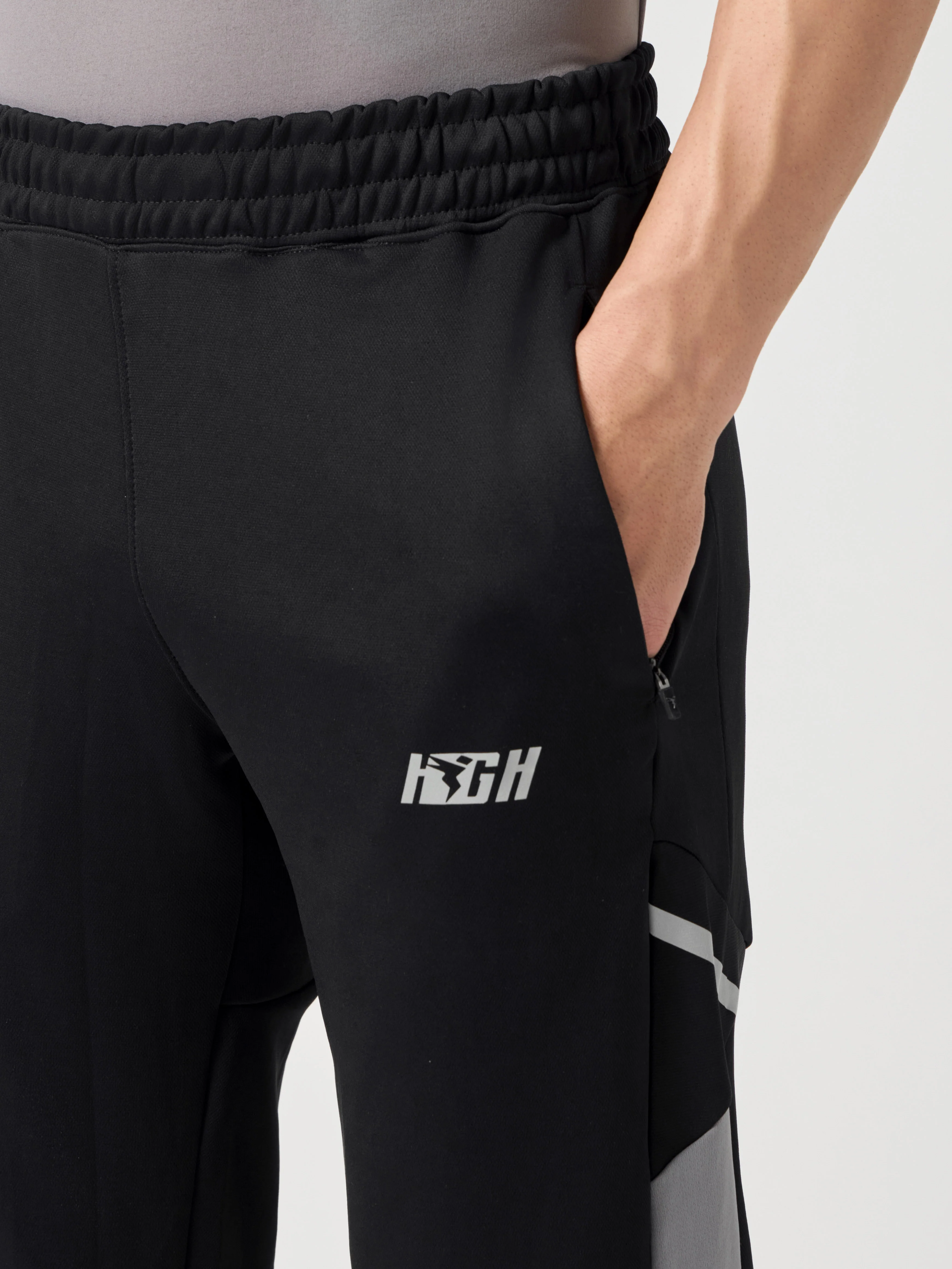 Men Colorblock Relax Fit Trackpants with ELASTO PLUS - Image 4