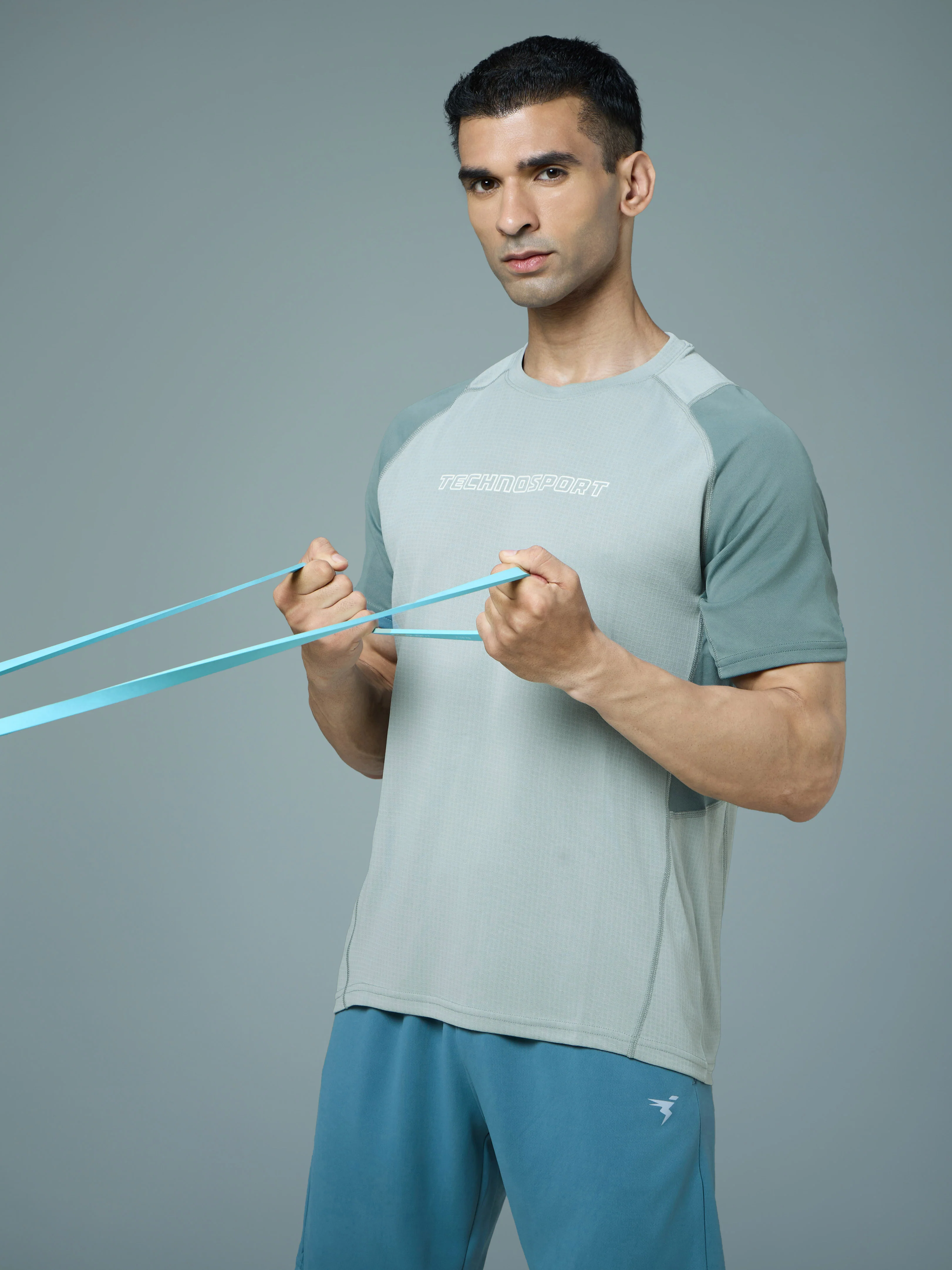 Men Colorblock Slim Fit Round Neck Sports T-shirt with TECHNOCOOL+