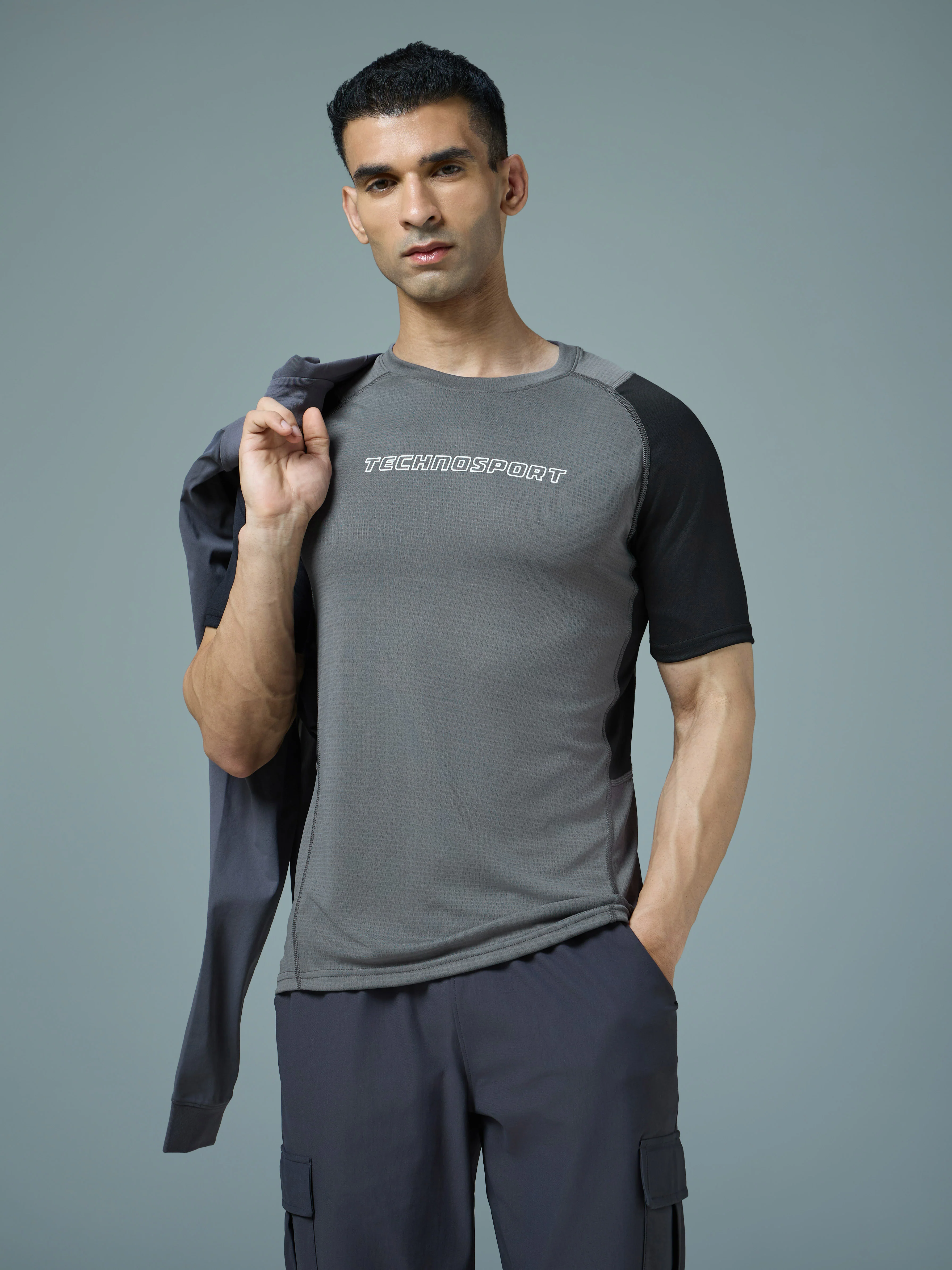 Men Colorblock Slim Fit Round Neck Sports T-shirt with TECHNOCOOL+