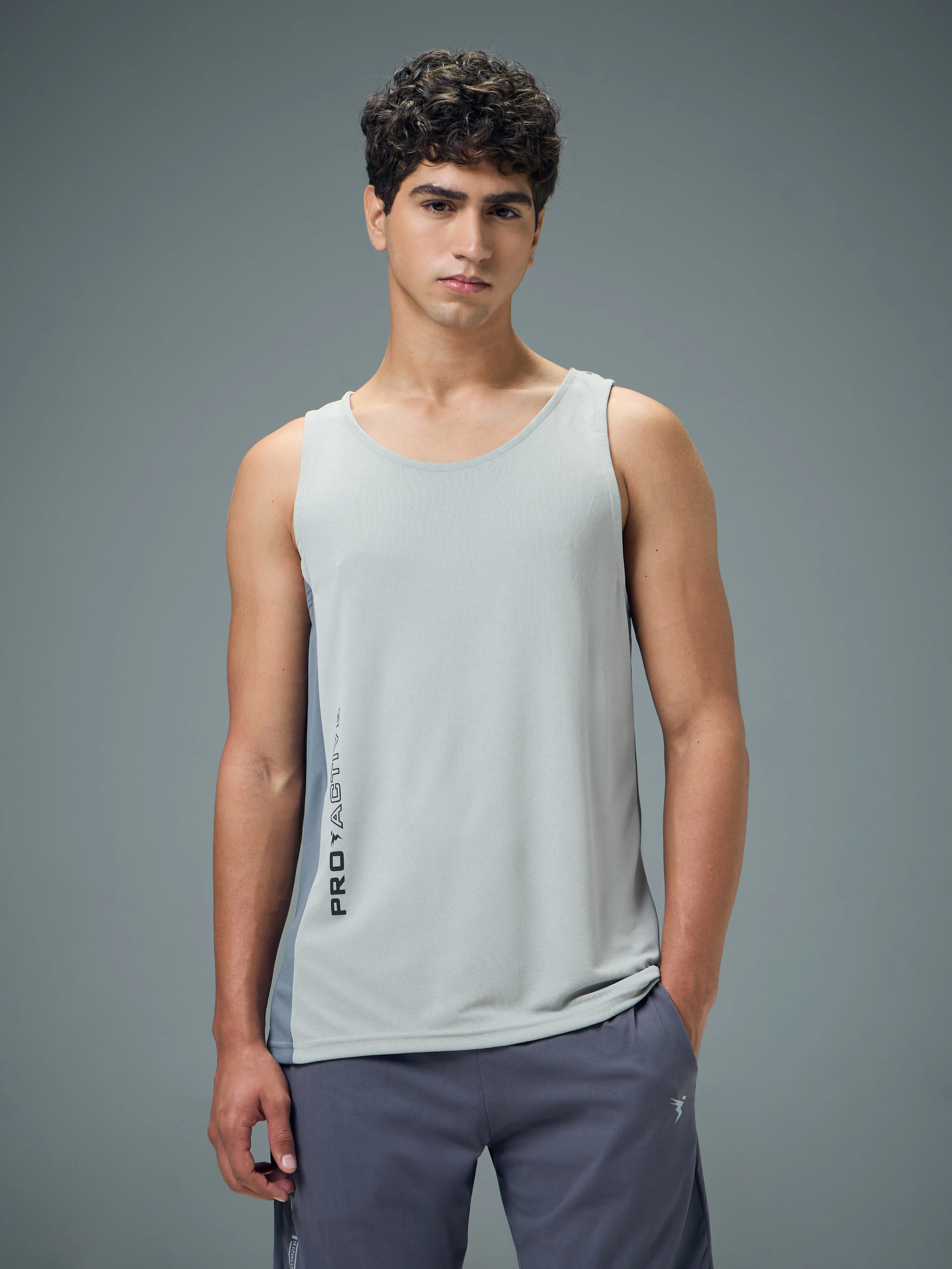 Men Colorblock Slim Fit Scoop Neck Sports Innerwear Vest with TECHNOCOOL+ - Image 2