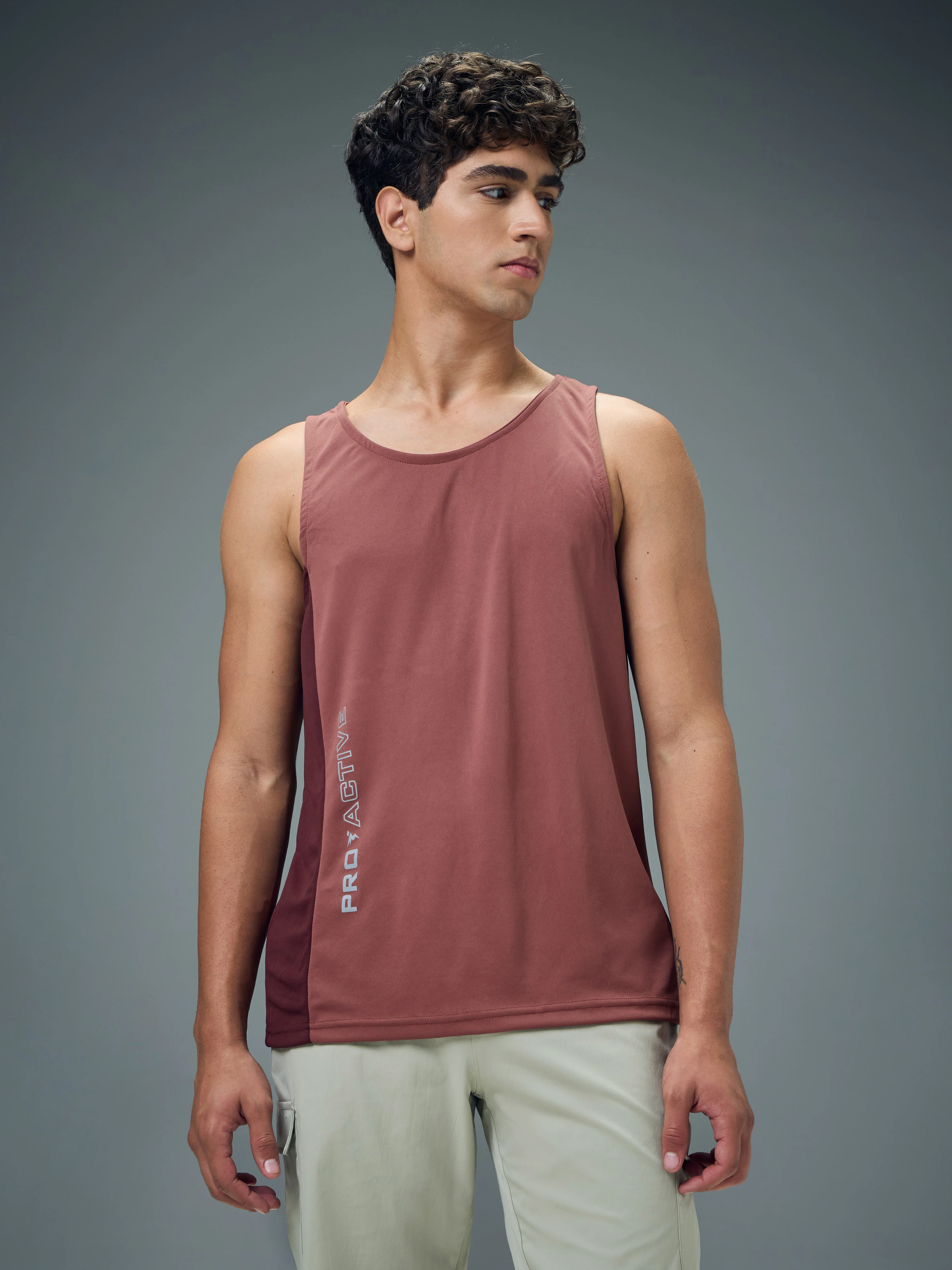 Men Colorblock Slim Fit Scoop Neck Sports Innerwear Vest with TECHNOCOOL+ - Image 2