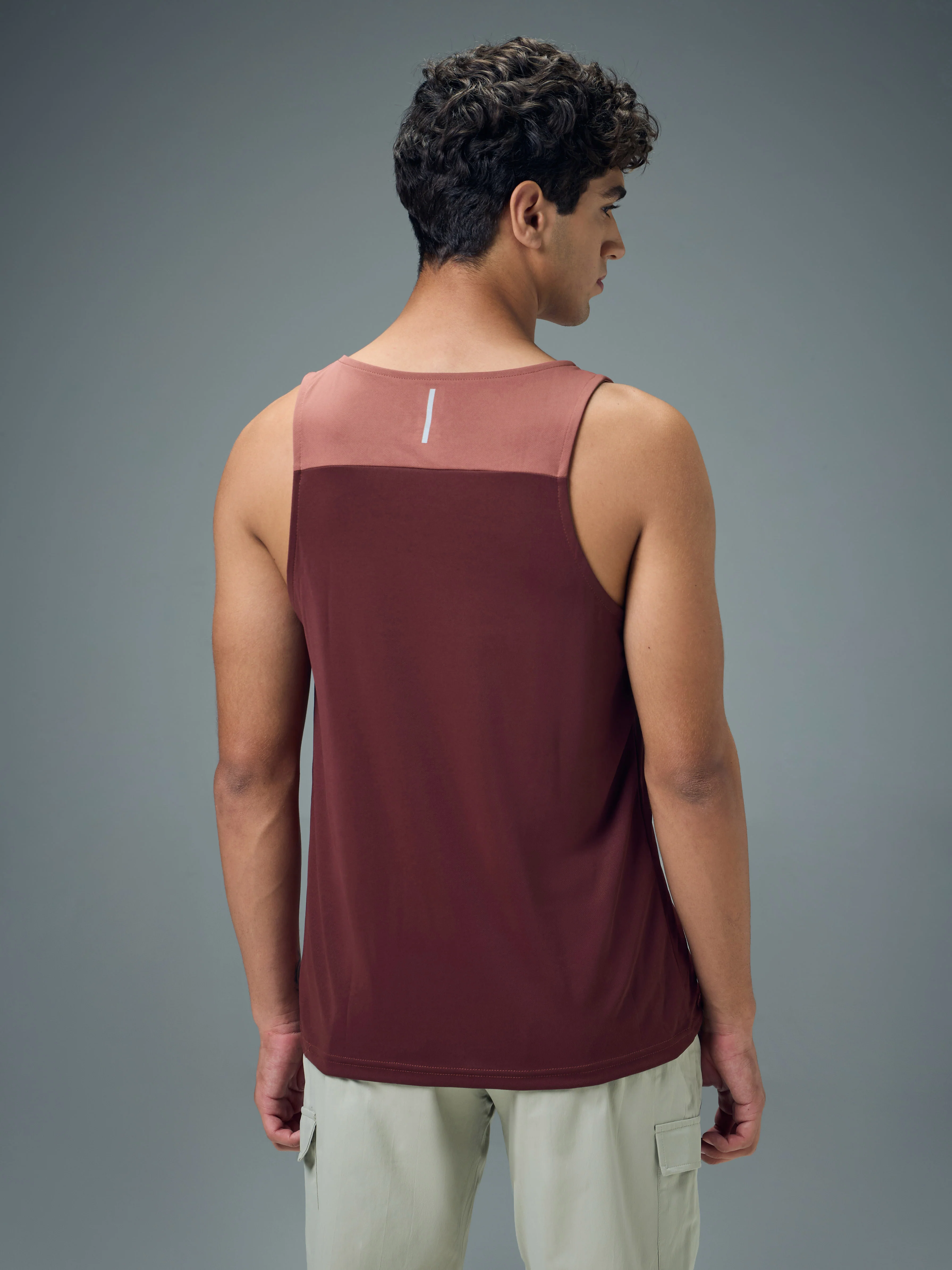 Men Colorblock Slim Fit Scoop Neck Sports Innerwear Vest with TECHNOCOOL+ - Image 3