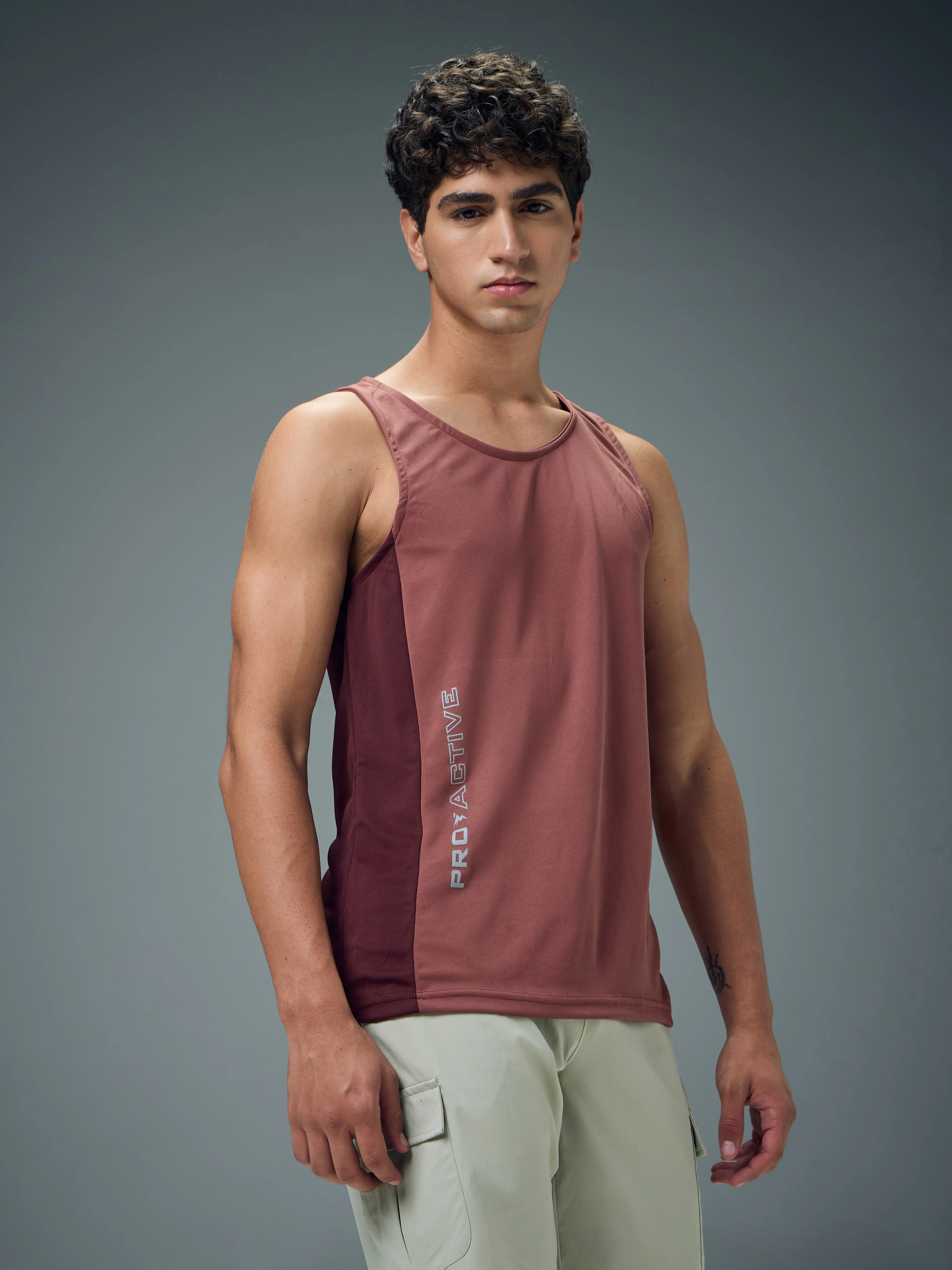 Men Colorblock Slim Fit Scoop Neck Sports Innerwear Vest with TECHNOCOOL+ - Image 4