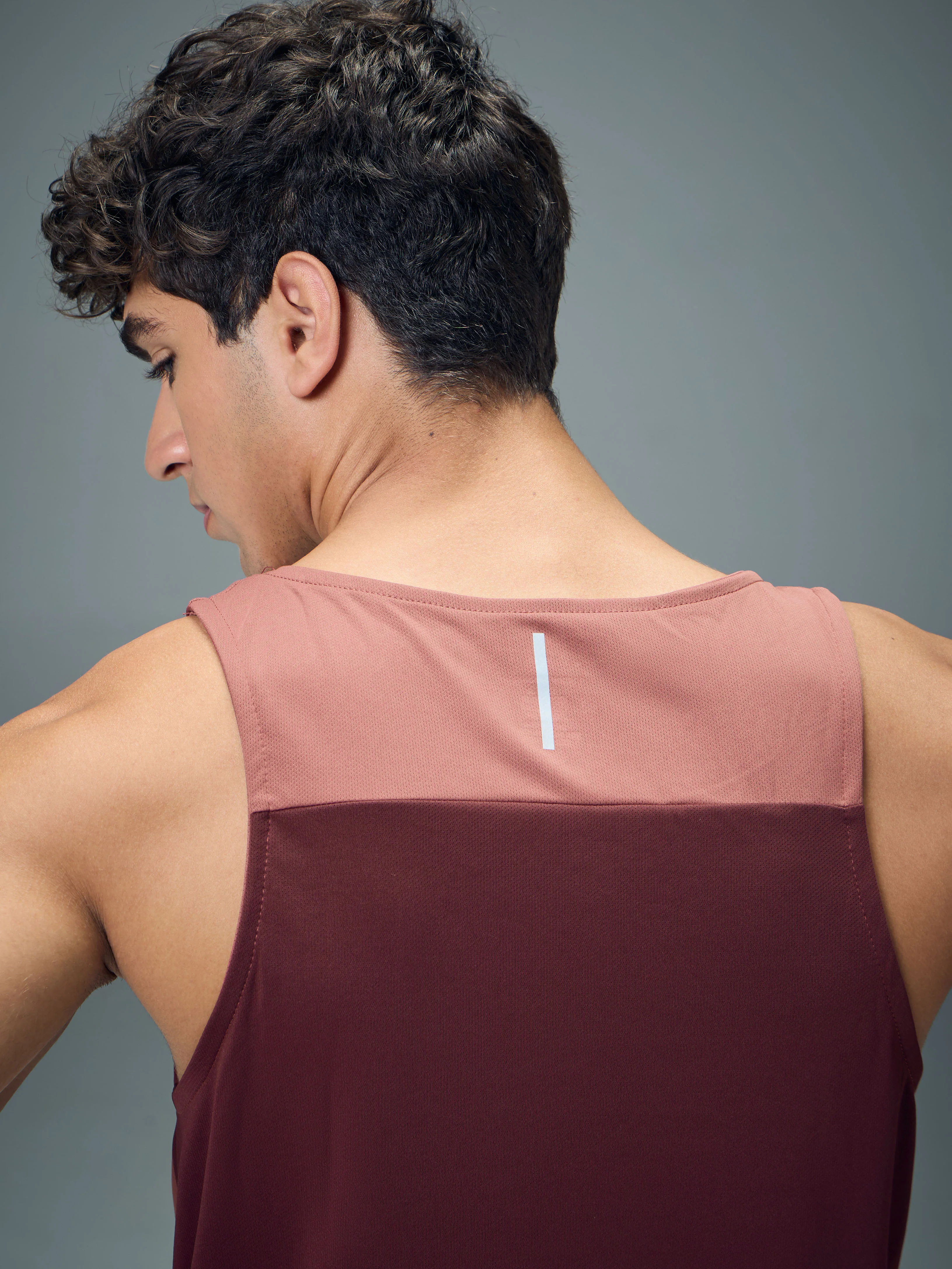 Men Colorblock Slim Fit Scoop Neck Sports Innerwear Vest with TECHNOCOOL+ - Image 6