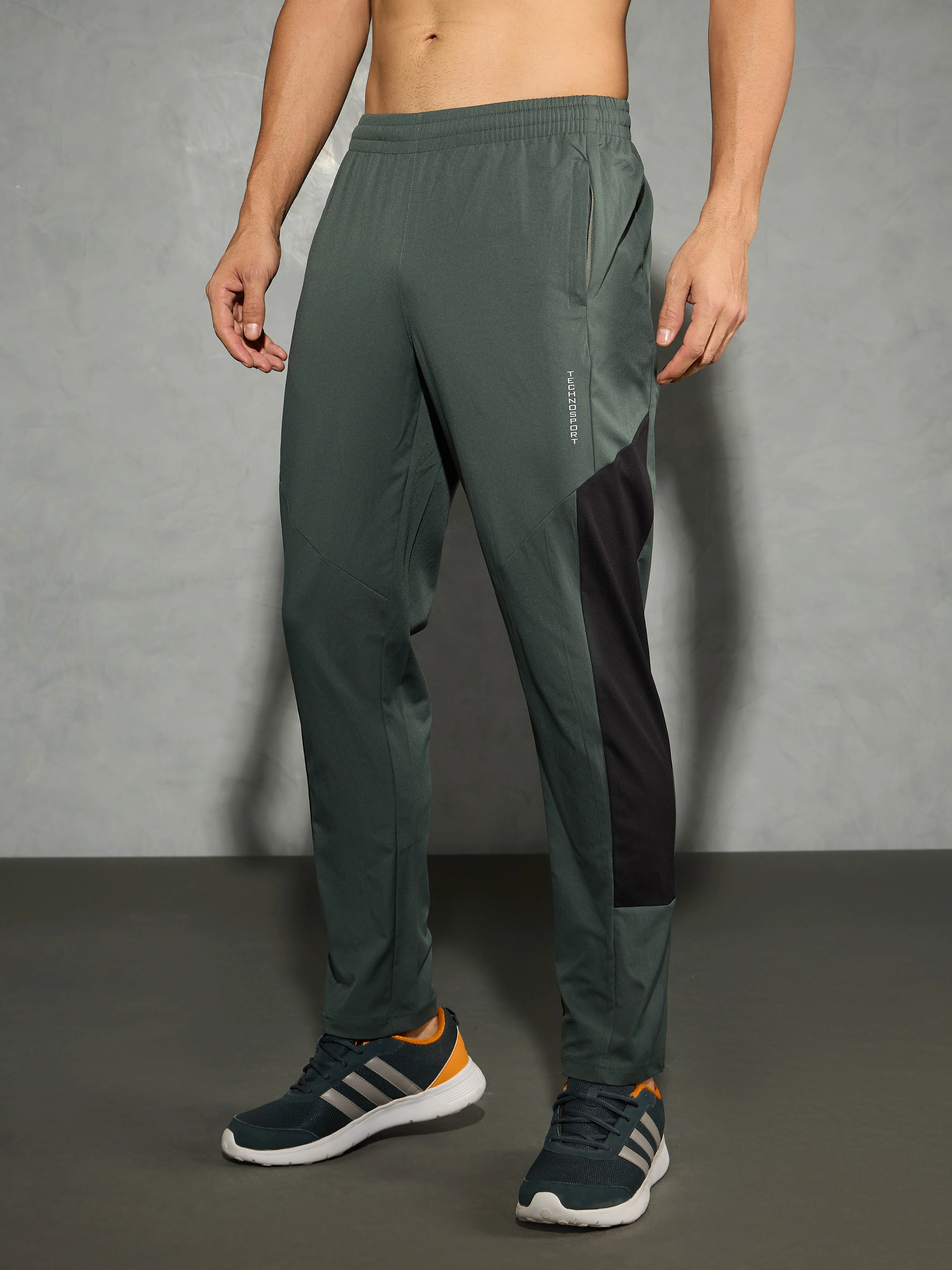 Men Colorblock Slim Fit Trackpants with TS FLEXI - Image 4
