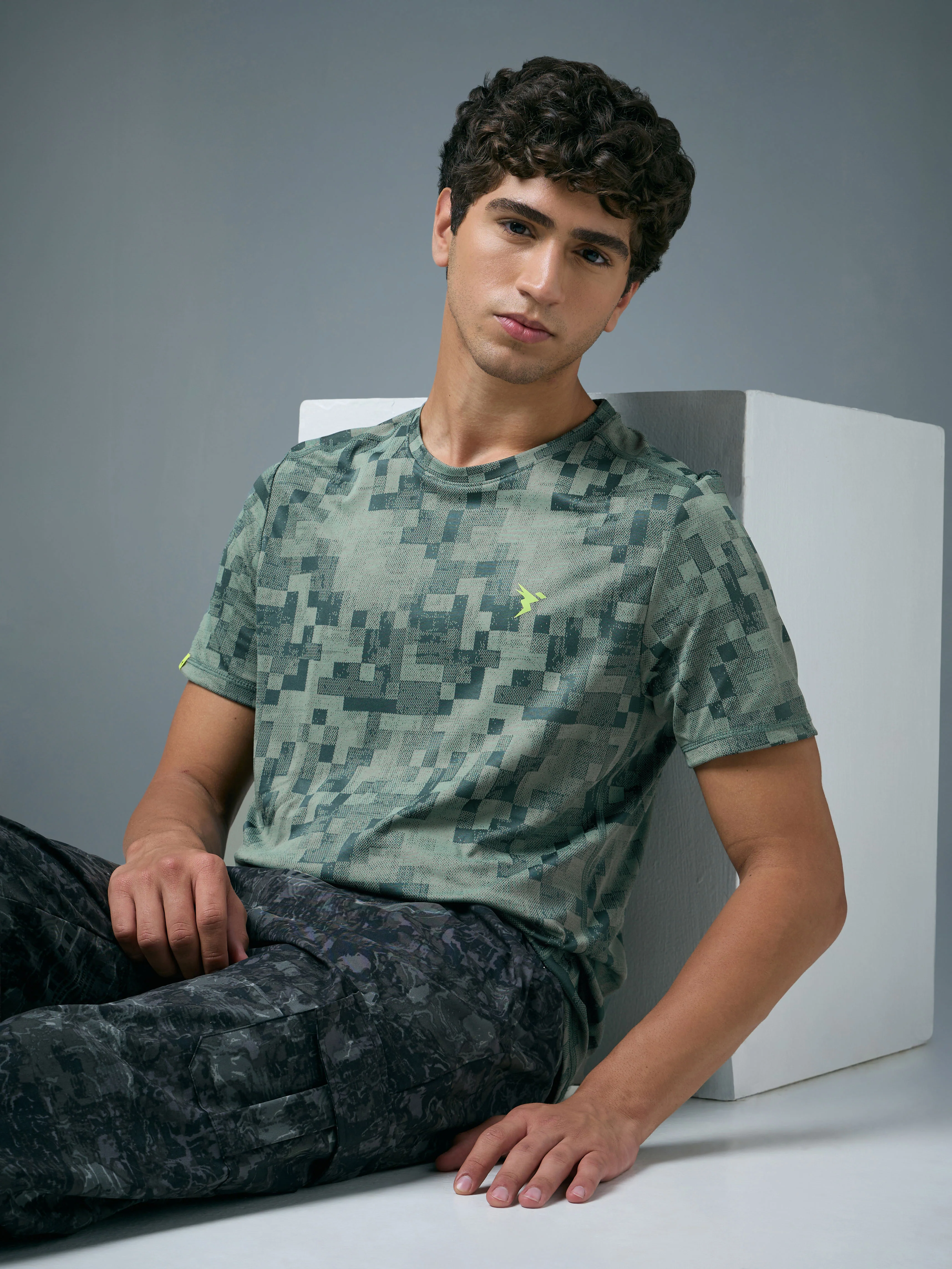 Men Jacquard Slim Fit Crew Neck T-shirt with DOUBLE COOL