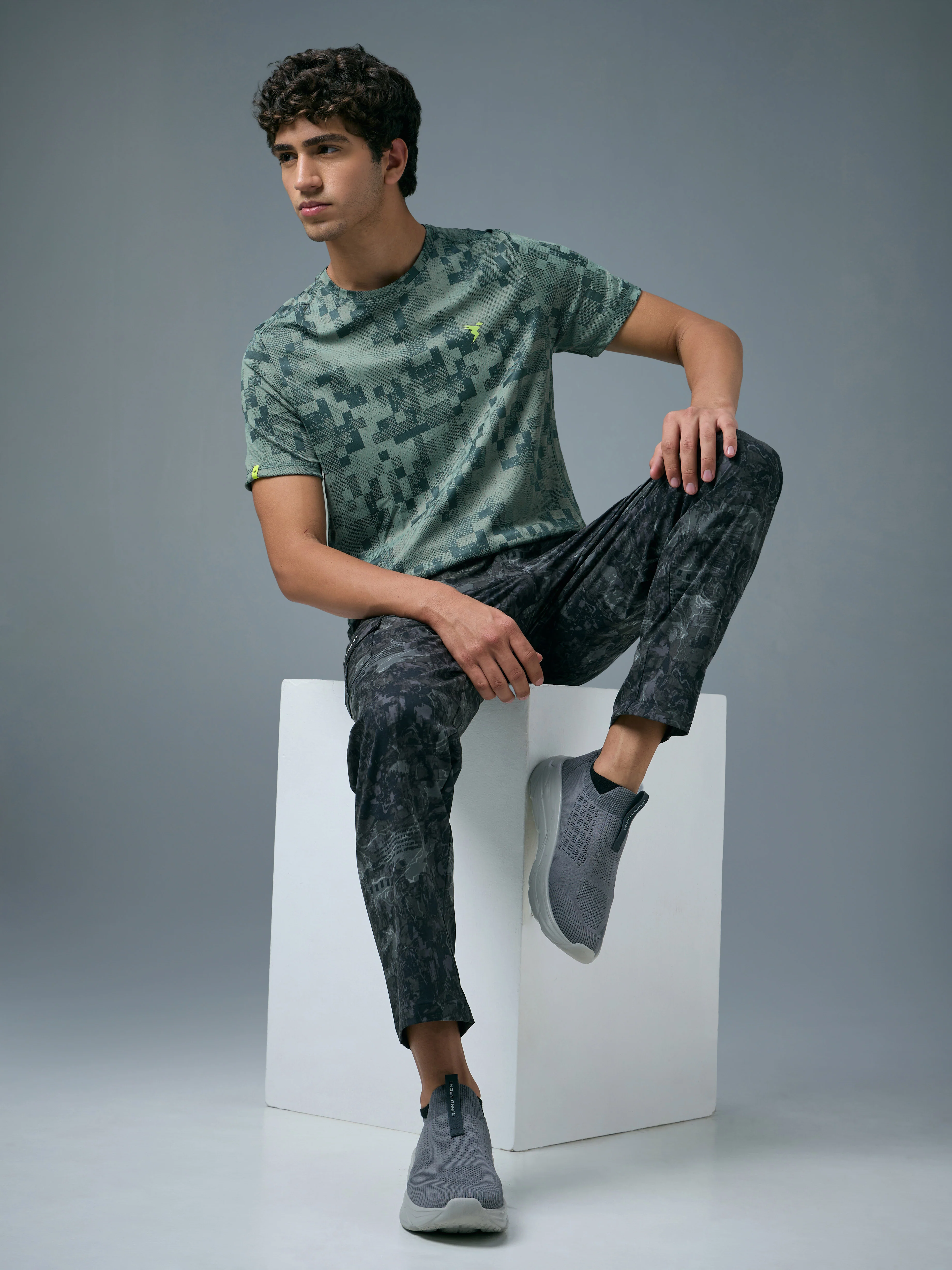 Men Jacquard Slim Fit Crew Neck T-shirt with DOUBLE COOL - Image 5