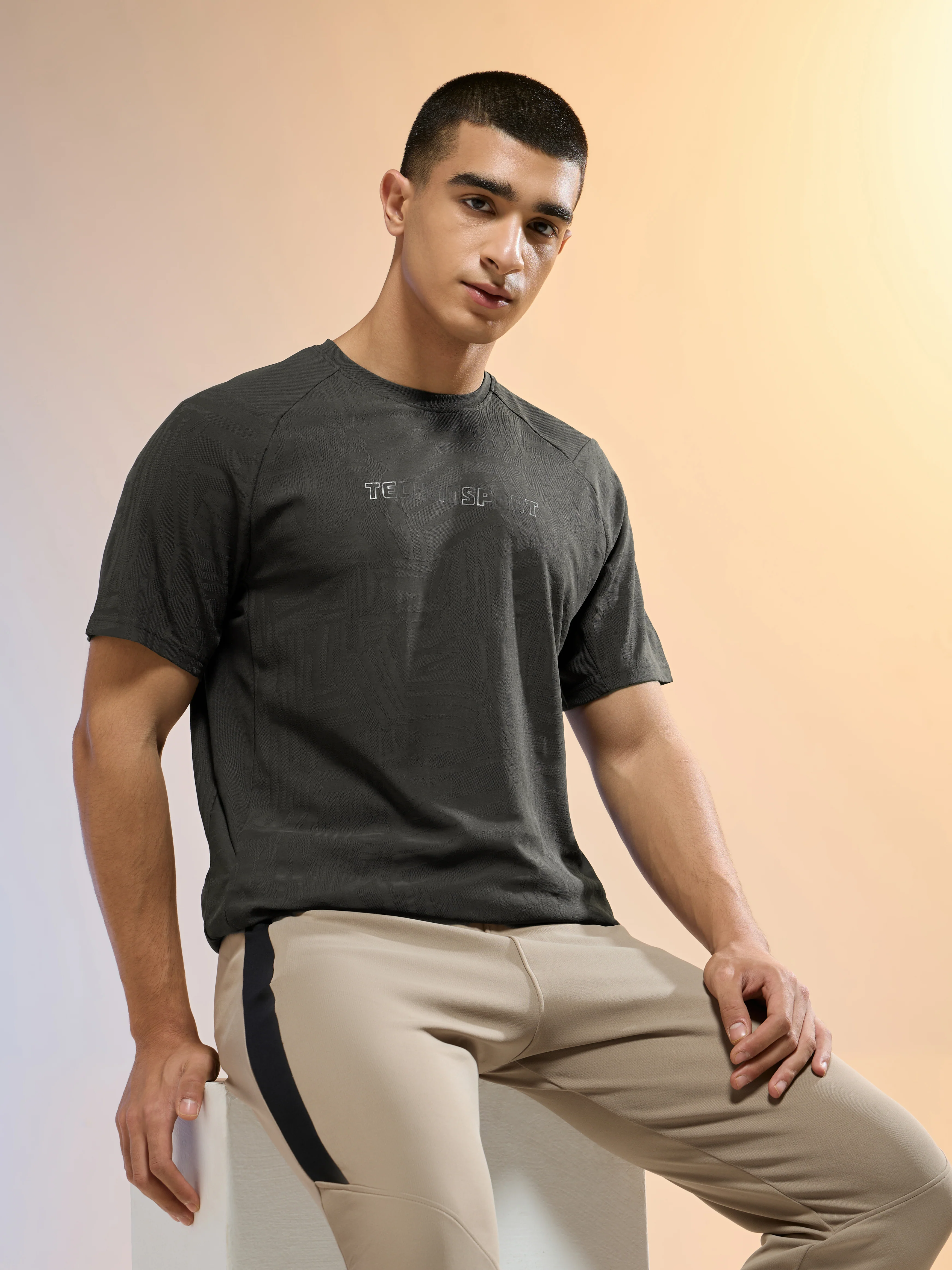 Men Jacquard Slim Fit Round Neck Sports T-shirt with MATPIQ