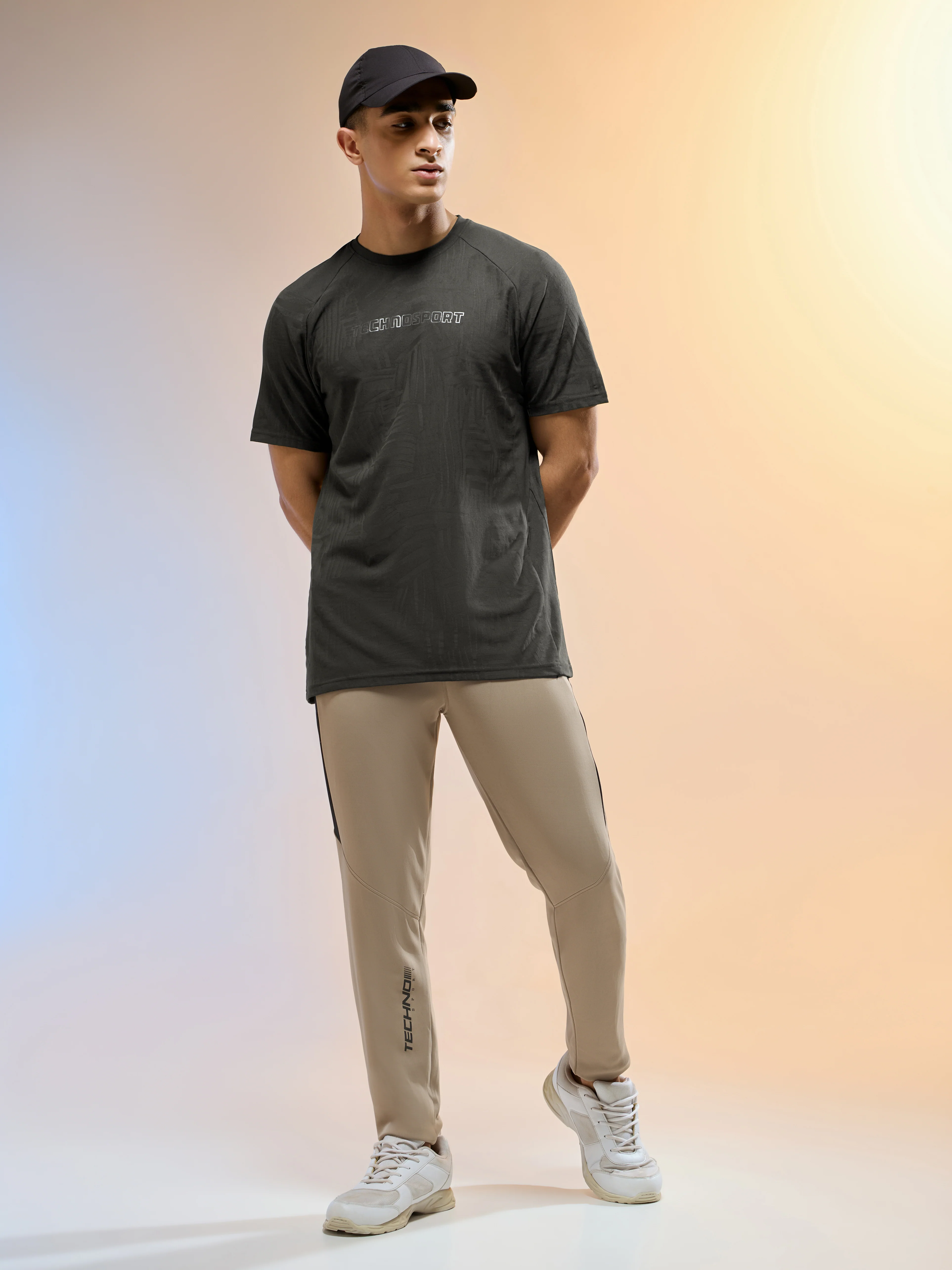 Men Jacquard Slim Fit Round Neck Sports T-shirt with MATPIQ - Image 4