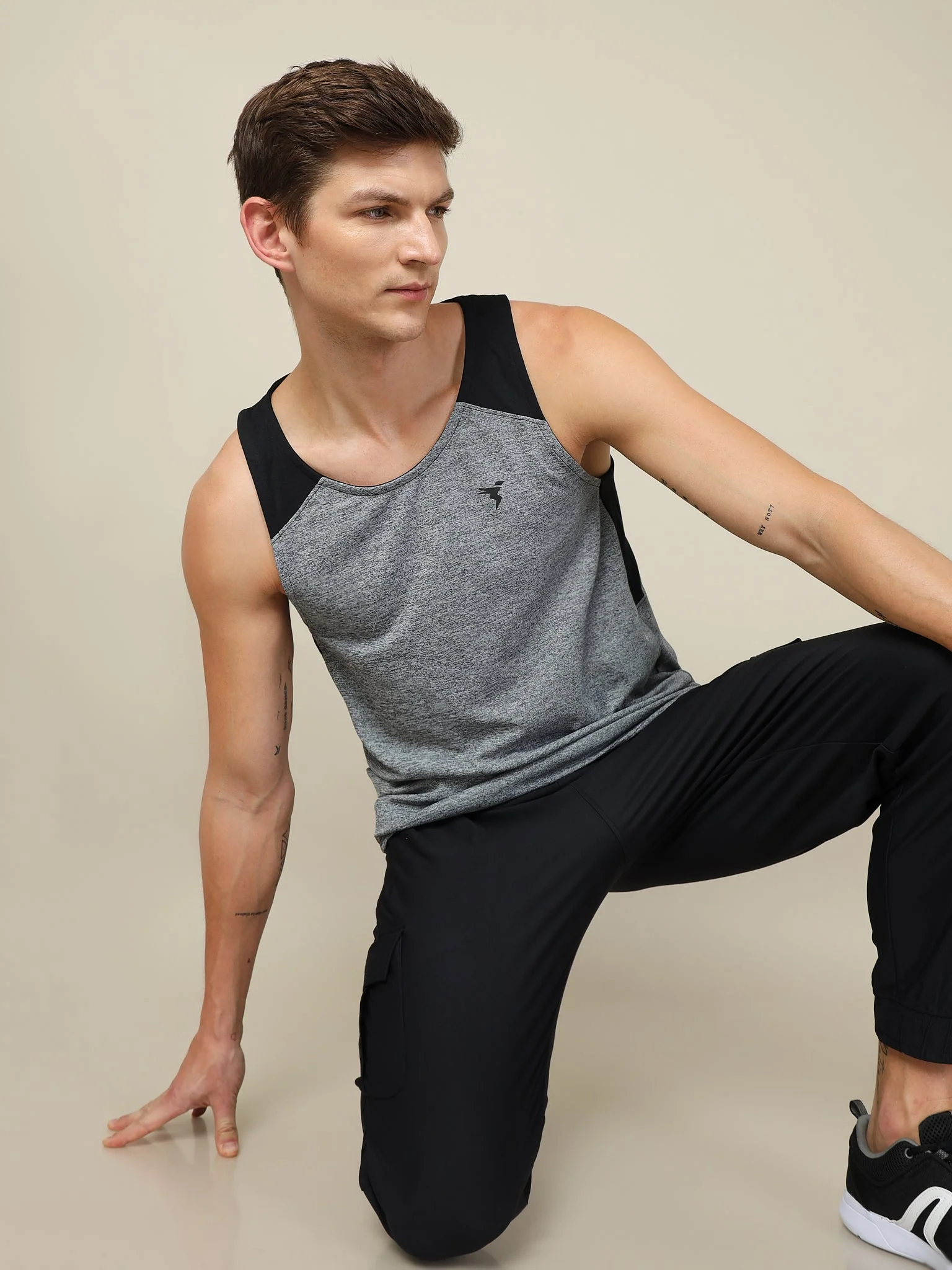 Men Melange Slim Fit Scoop Neck Innerwear Vest with TECHNO COOL+ ( Pack of 2) - Image 8