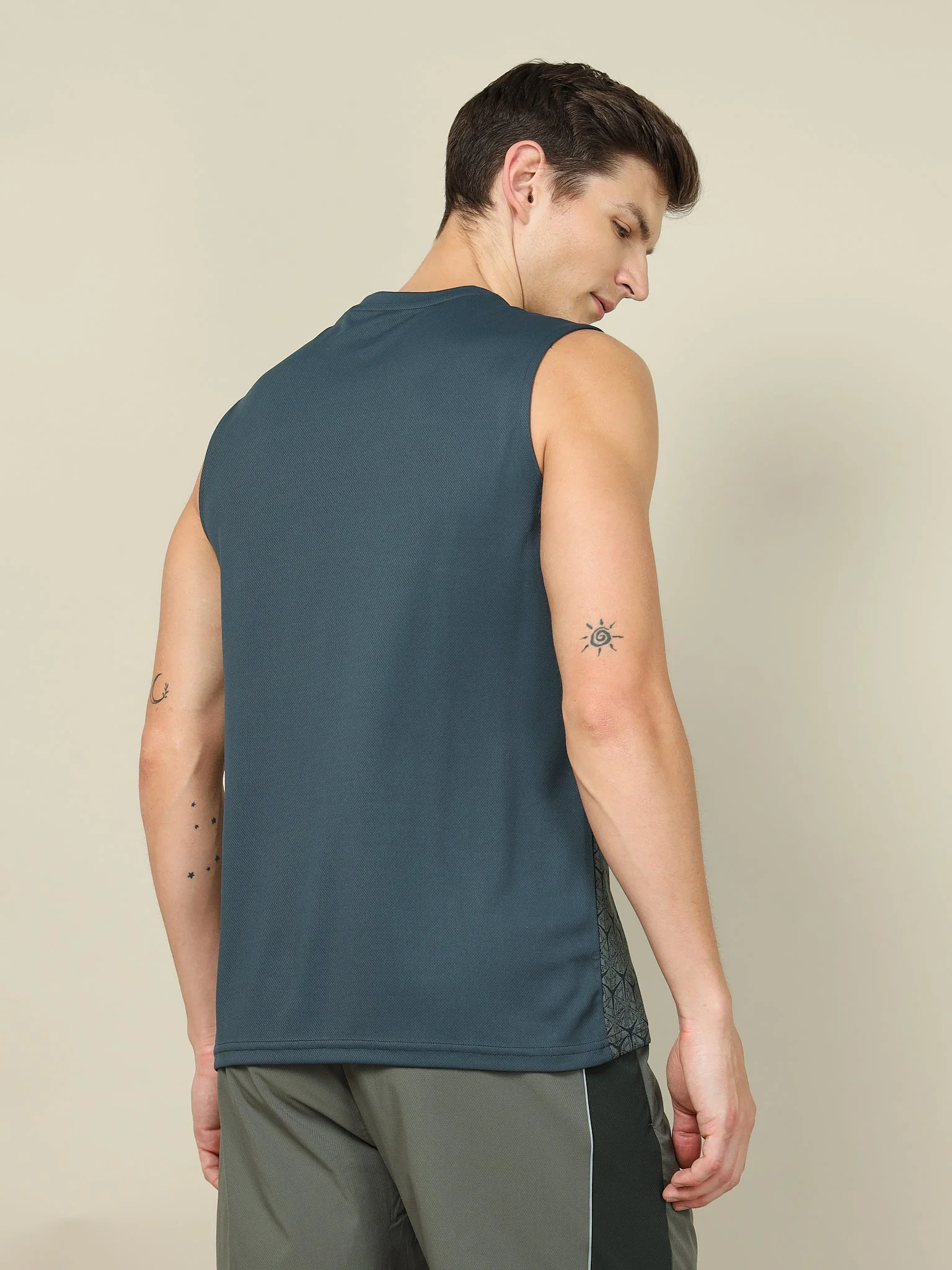 Men Printed Slim Fit Crew Neck Innerwear Vest with TECHNO COOL+ (Pack Of 2) - Image 4