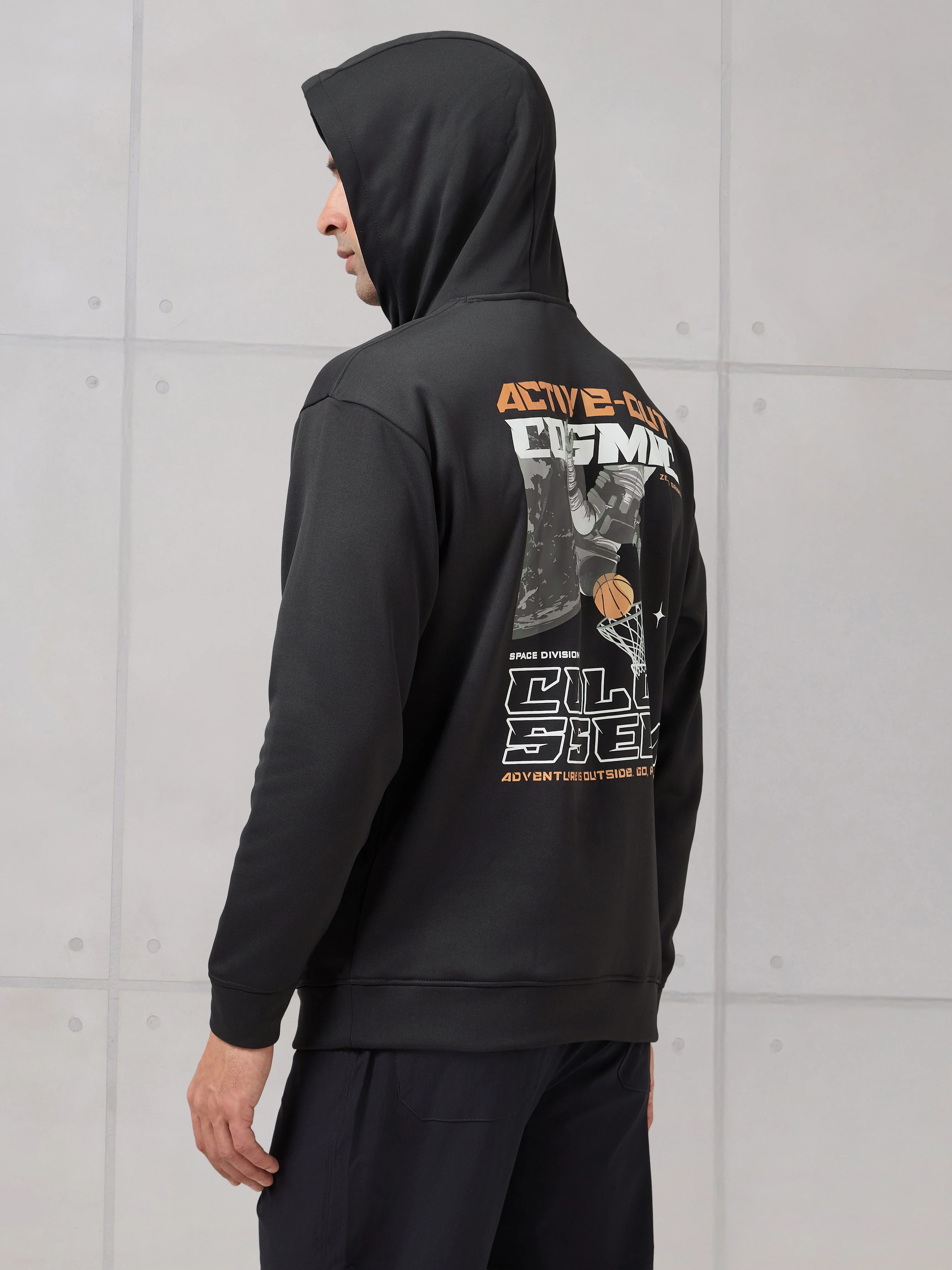 Men Hooded Slim Fit Printed Active Out Sweatshirt with TECHNOWARM+ - Image 4