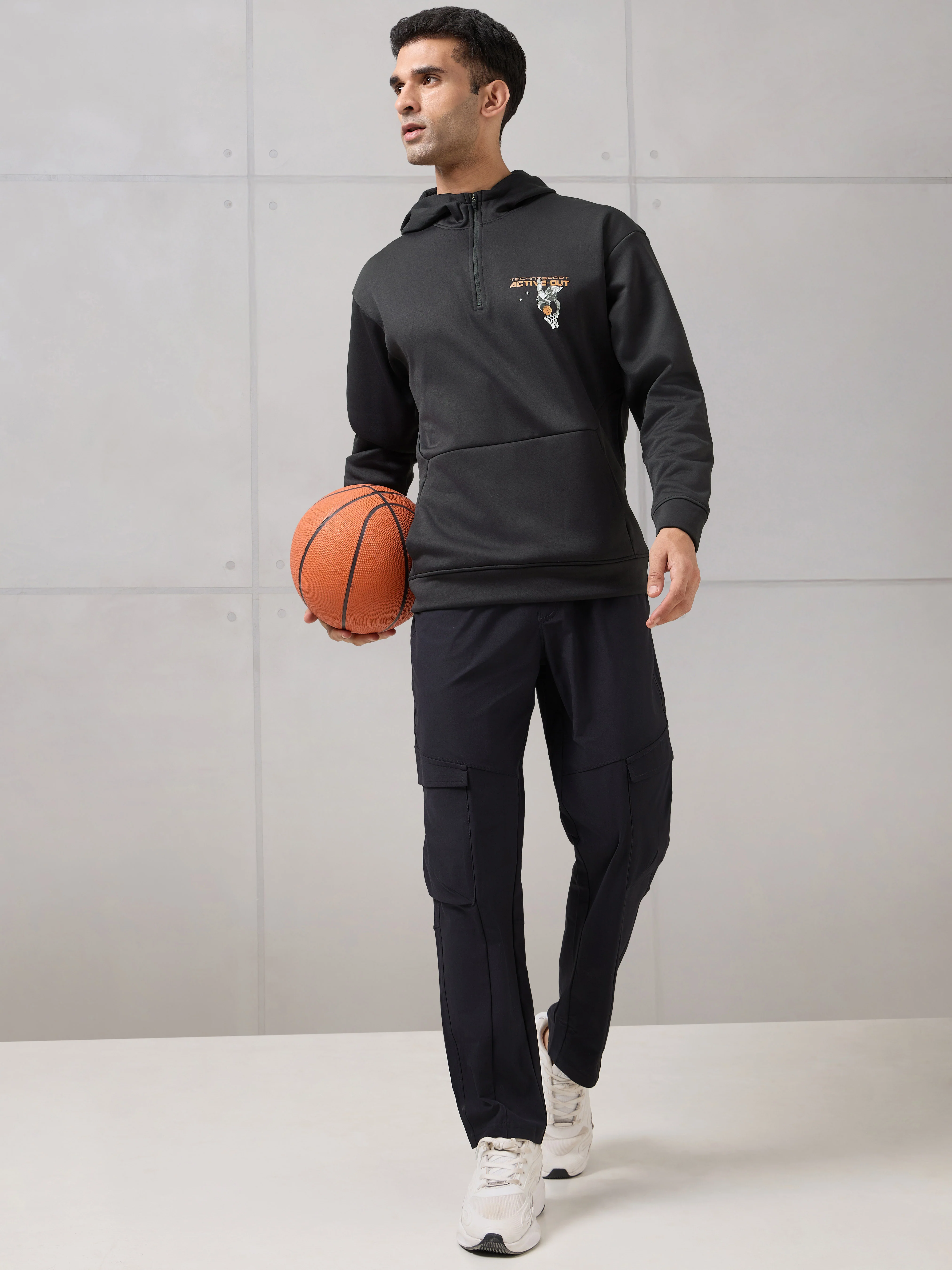 Men Hooded Slim Fit Printed Active Out Sweatshirt with TECHNOWARM+ - Image 5