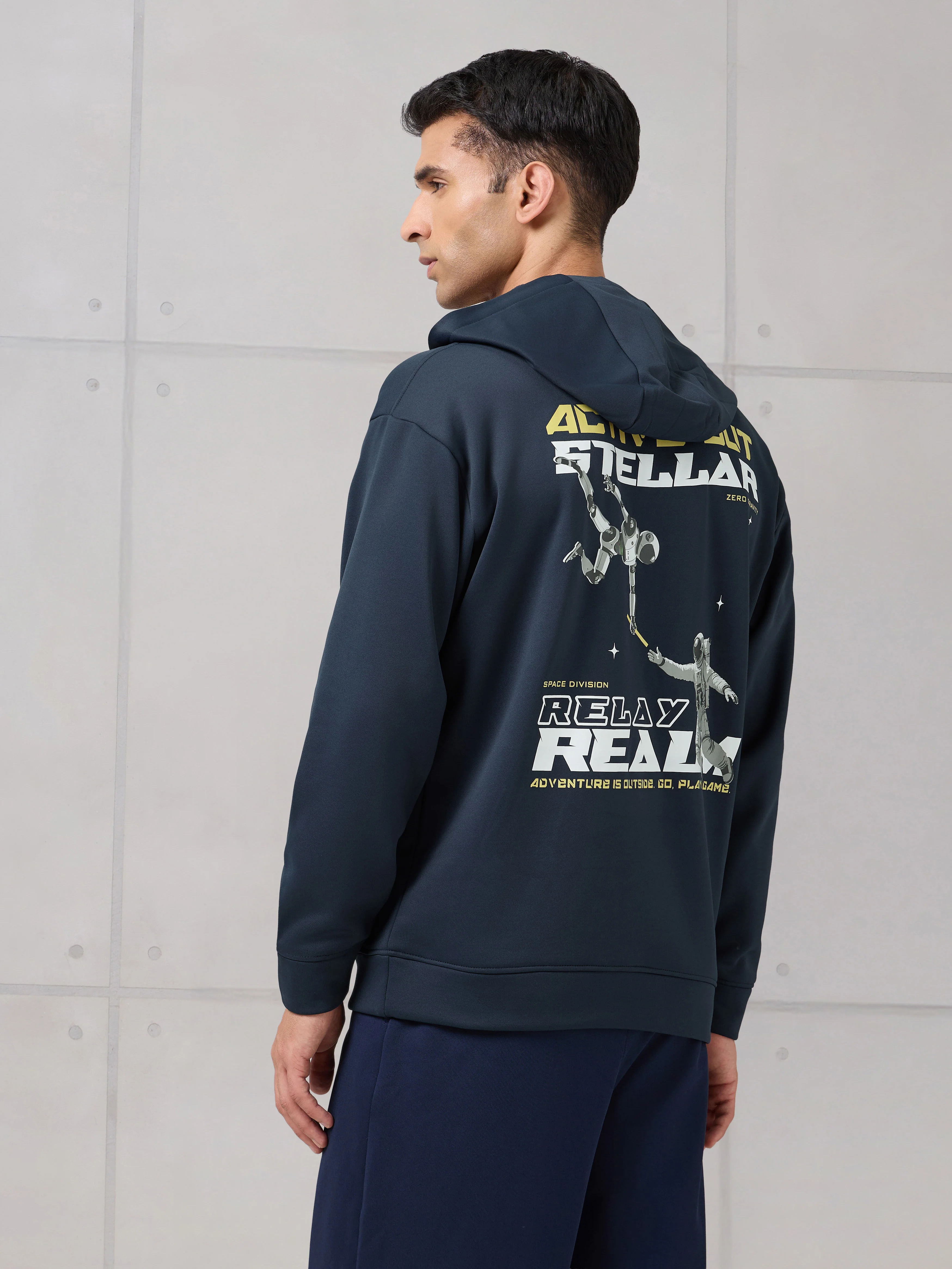 Men Hooded Slim Fit Printed Active Out Sweatshirt with TECHNOWARM+