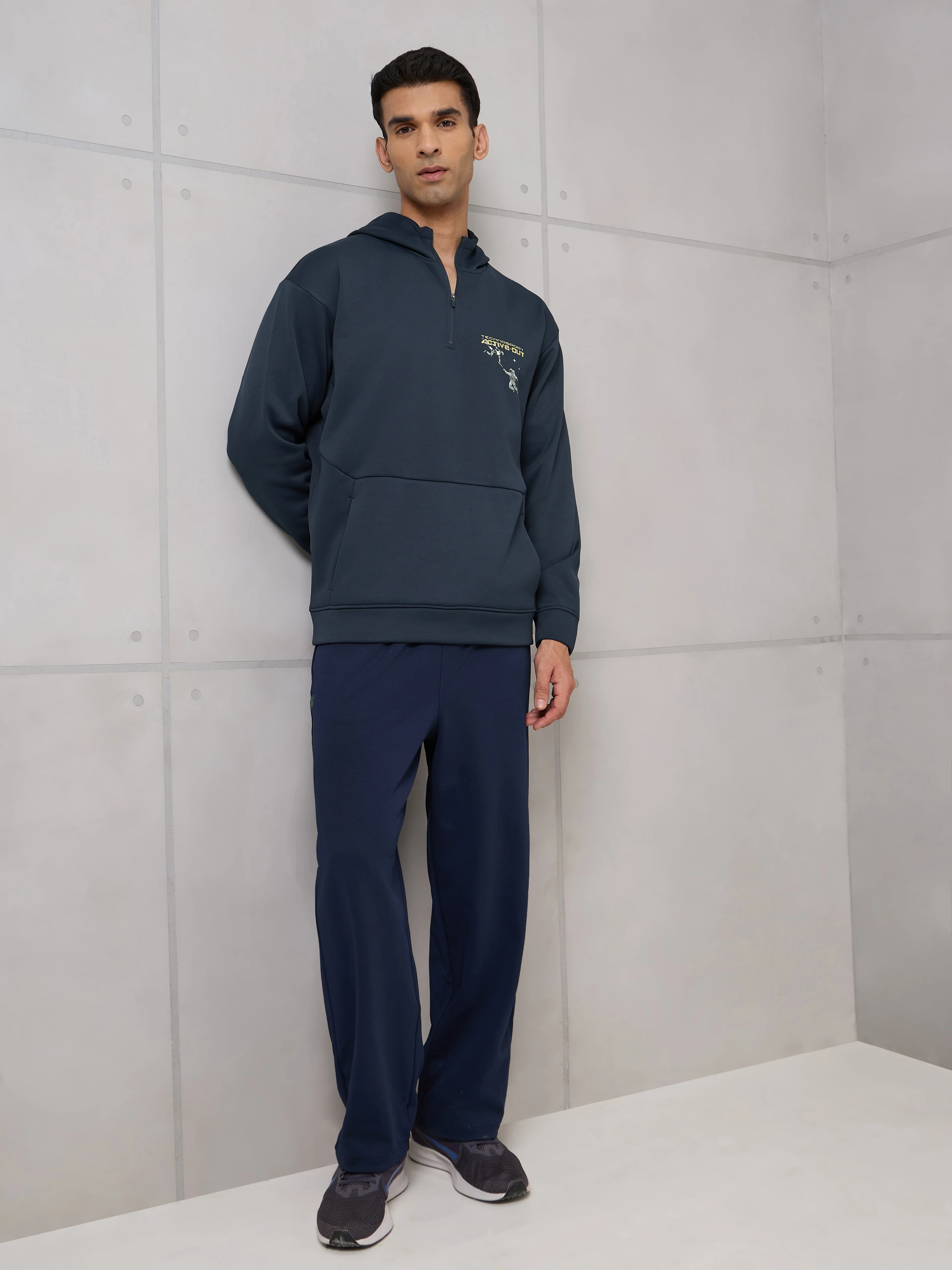 Men Hooded Slim Fit Printed Active Out Sweatshirt with TECHNOWARM+ - Image 5