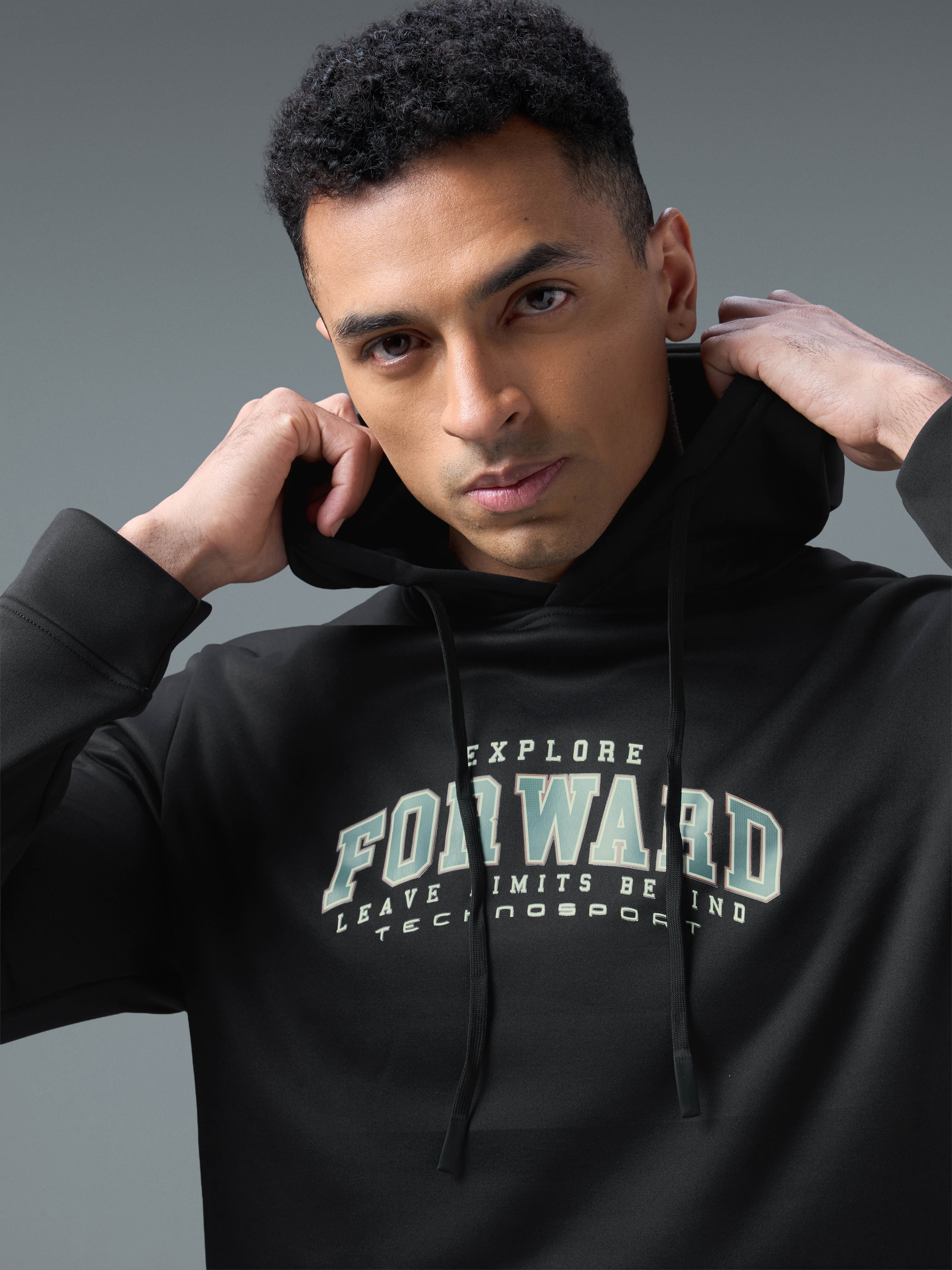 Men Printed Slim Fit Hooded Sweatshirt with TECHNOWARM+ - Image 5