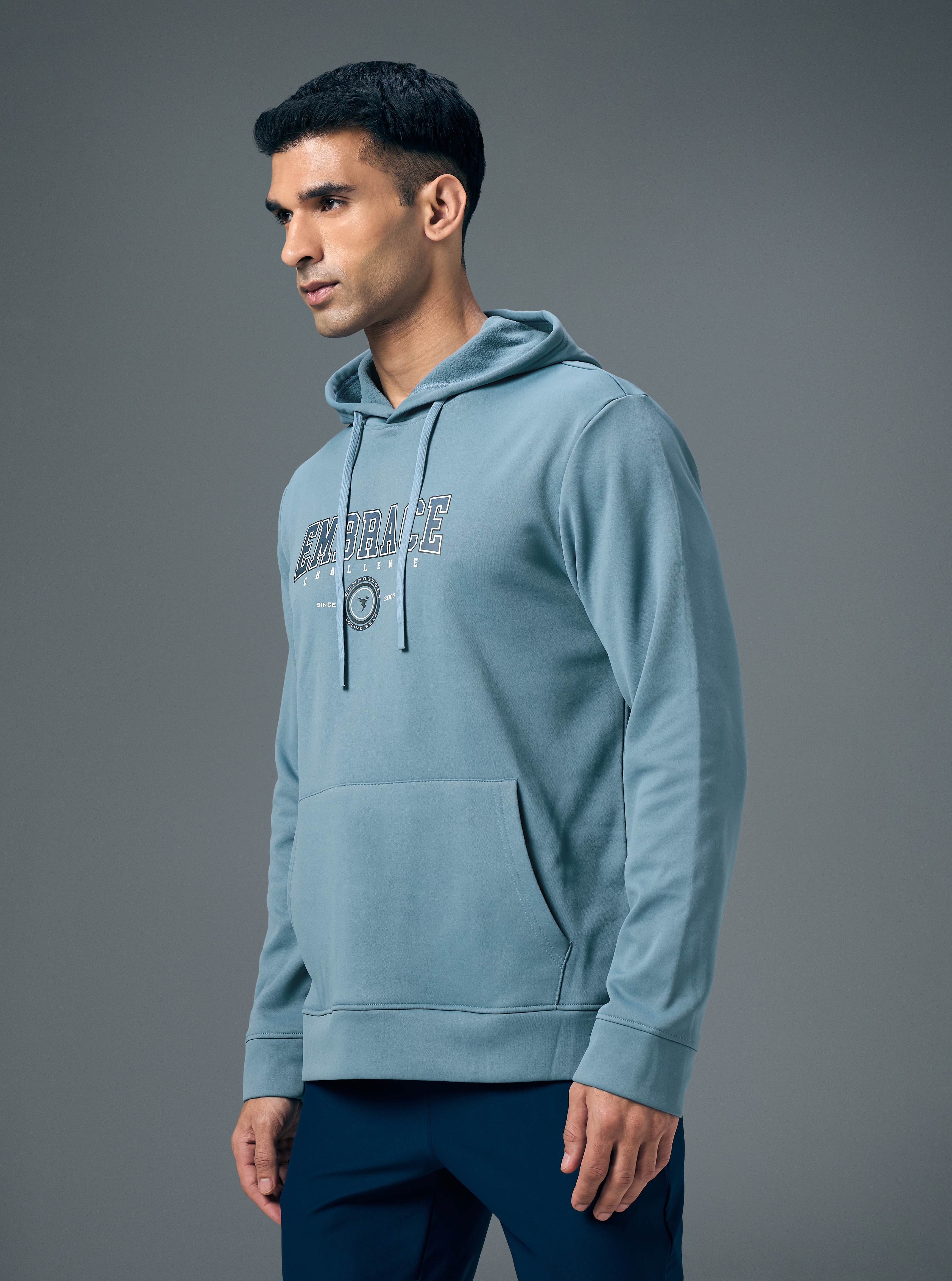 Men Printed Slim Fit Hooded Sweatshirt with TECHNOWARM+ - Image 4