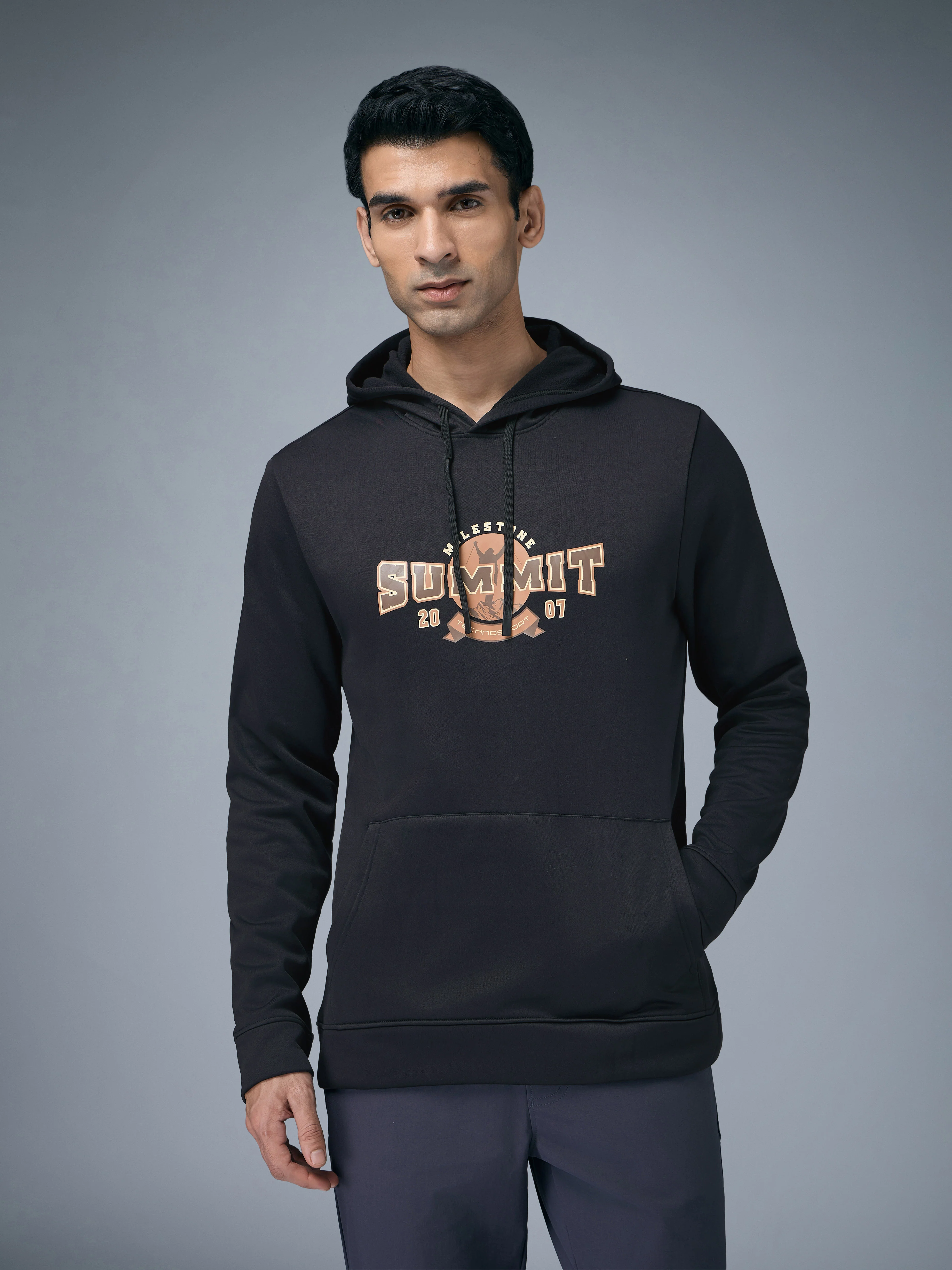 Men Printed Slim Fit Hooded Sweatshirt with TECHNOWARM+ - Image 3