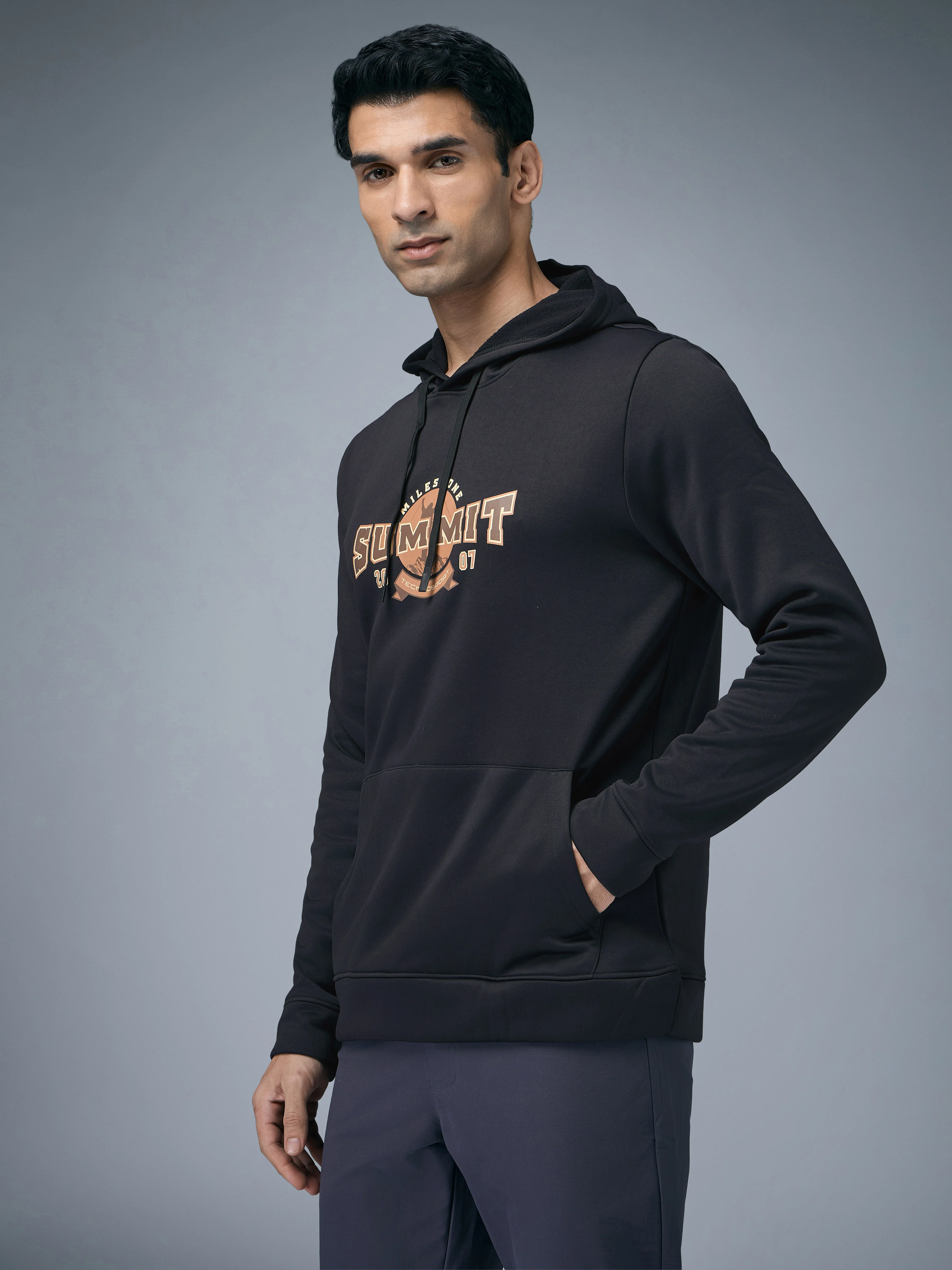 Men Printed Slim Fit Hooded Sweatshirt with TECHNOWARM+ - Image 5