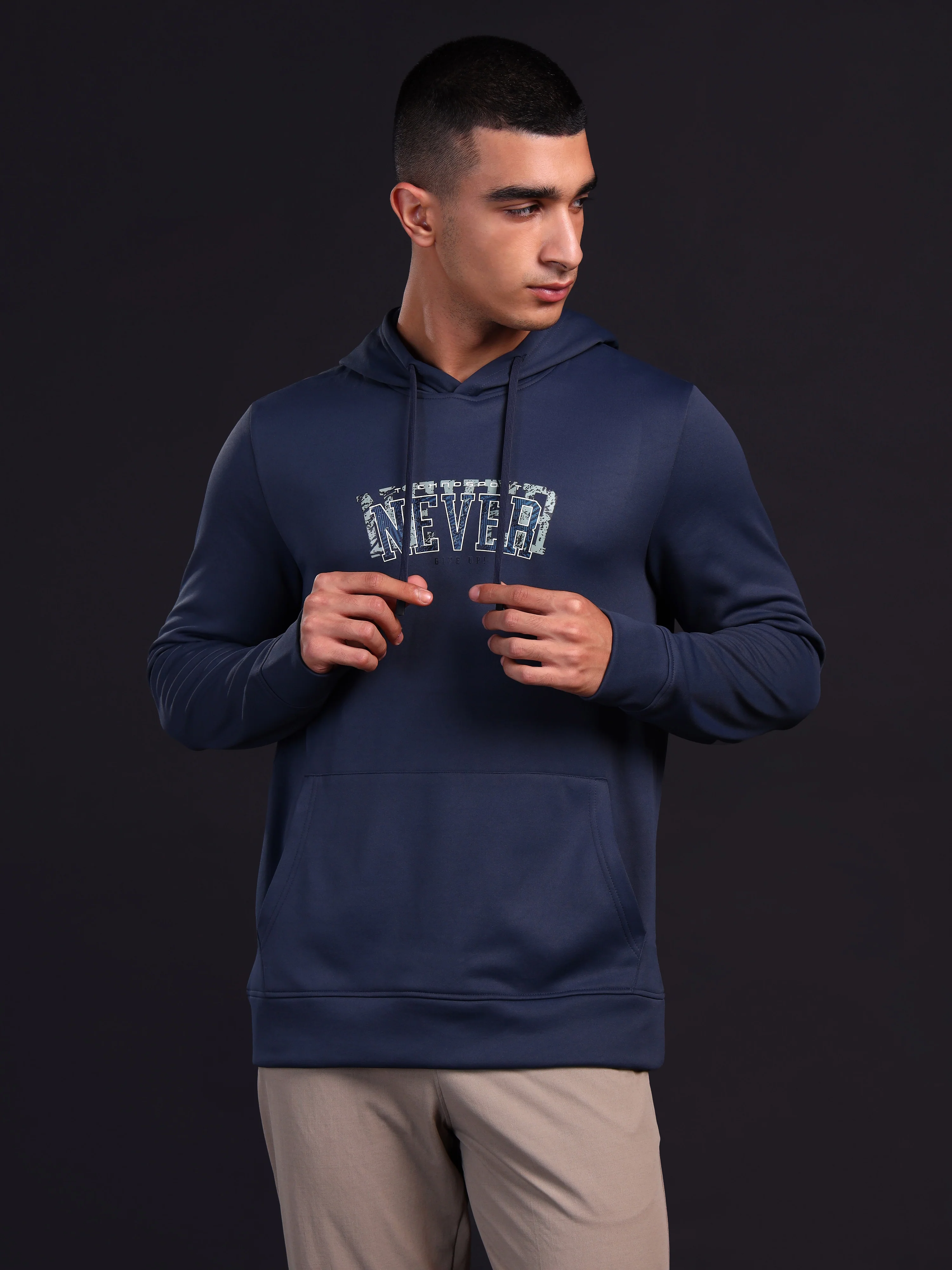 Men Printed Slim Fit Hooded Sweatshirt with TECHNOWARM+