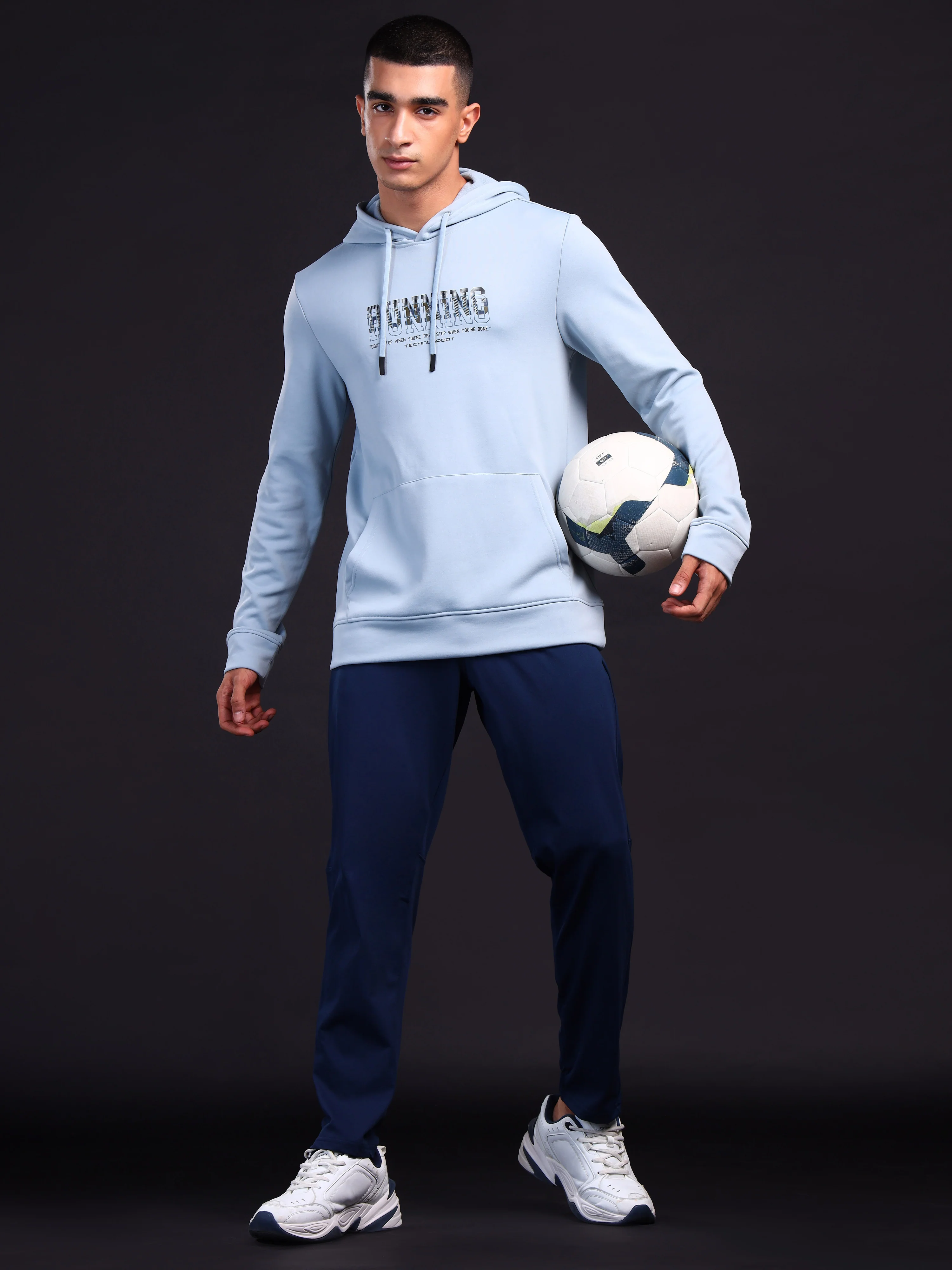 Men Printed Slim Fit Hooded Sweatshirt with TECHNOWARM+ - Image 4