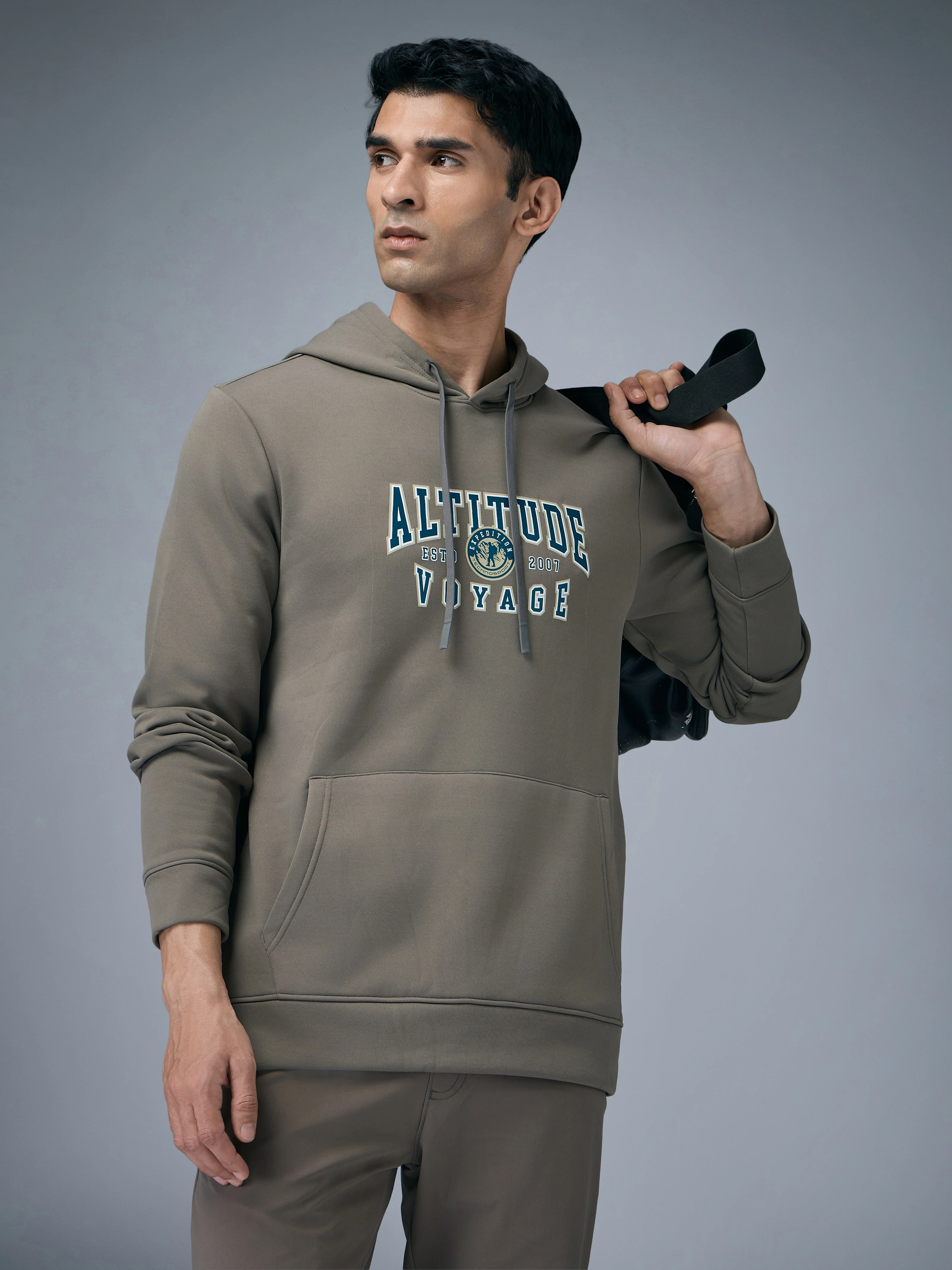 Men Printed Slim Fit Hooded Sweatshirt with TECHNOWARM+