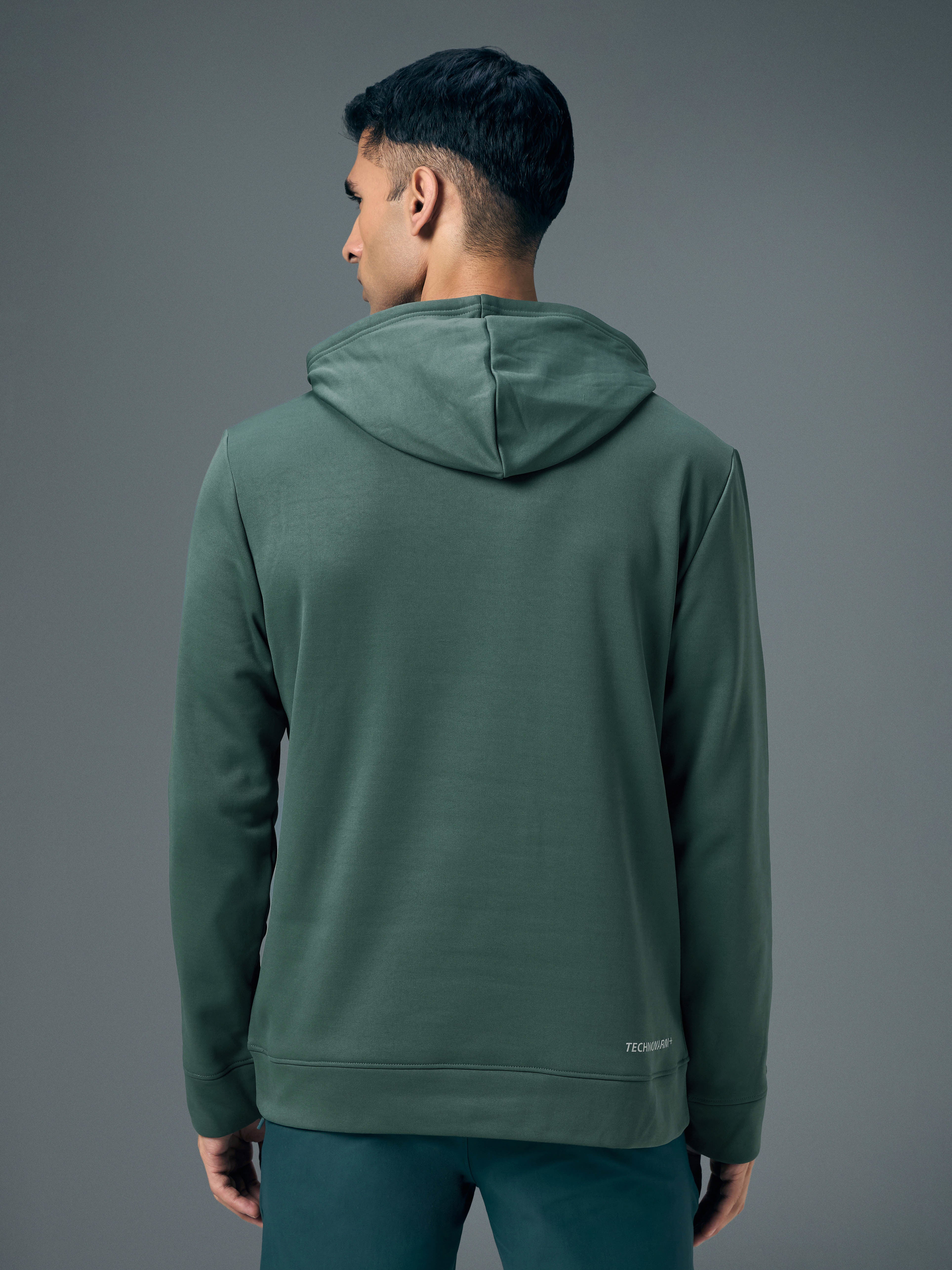 Men Printed Slim Fit Hooded Sweatshirt with TECHNOWARM+ - Image 4