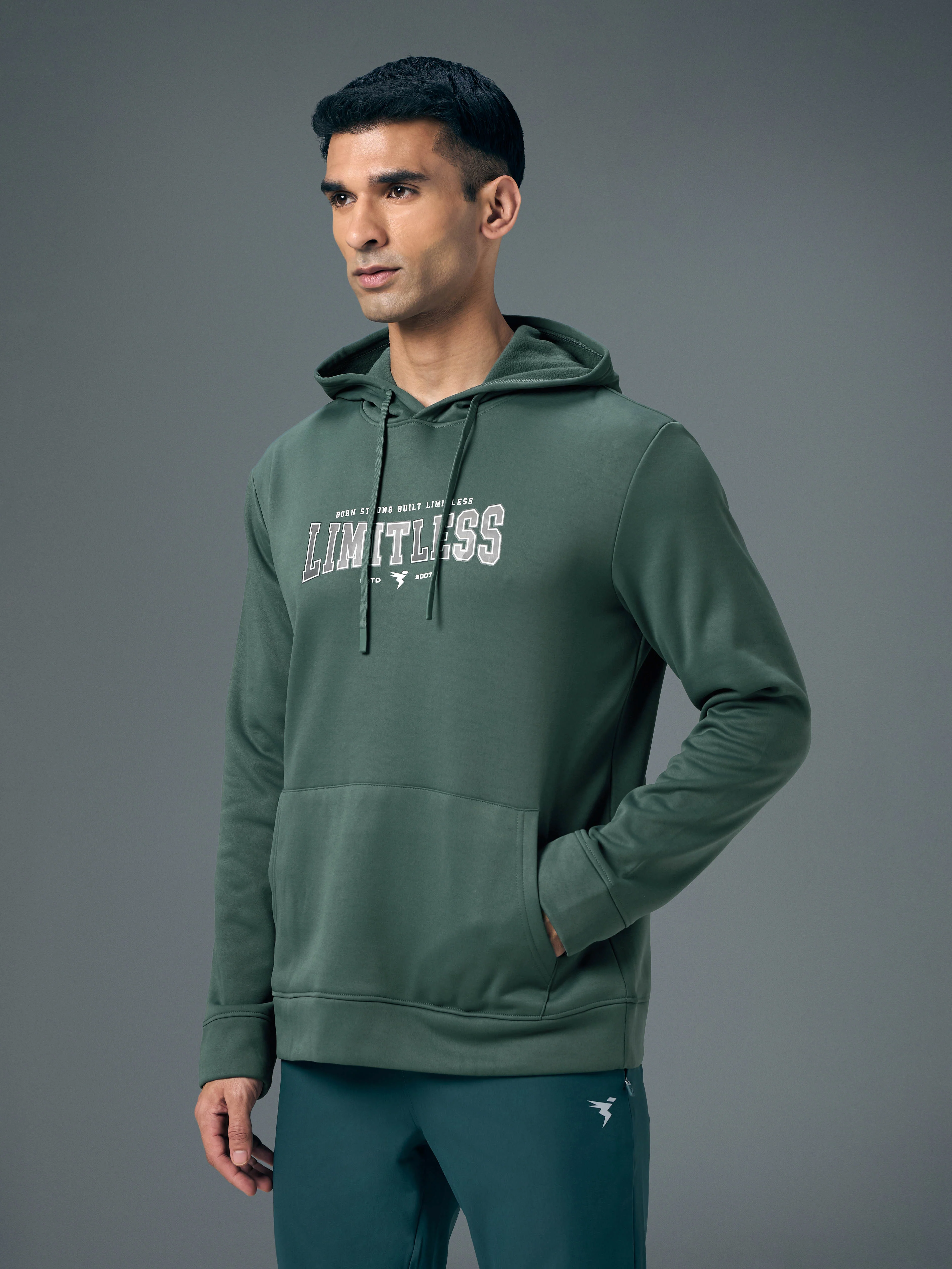 Men Printed Slim Fit Hooded Sweatshirt with TECHNOWARM+ - Image 5