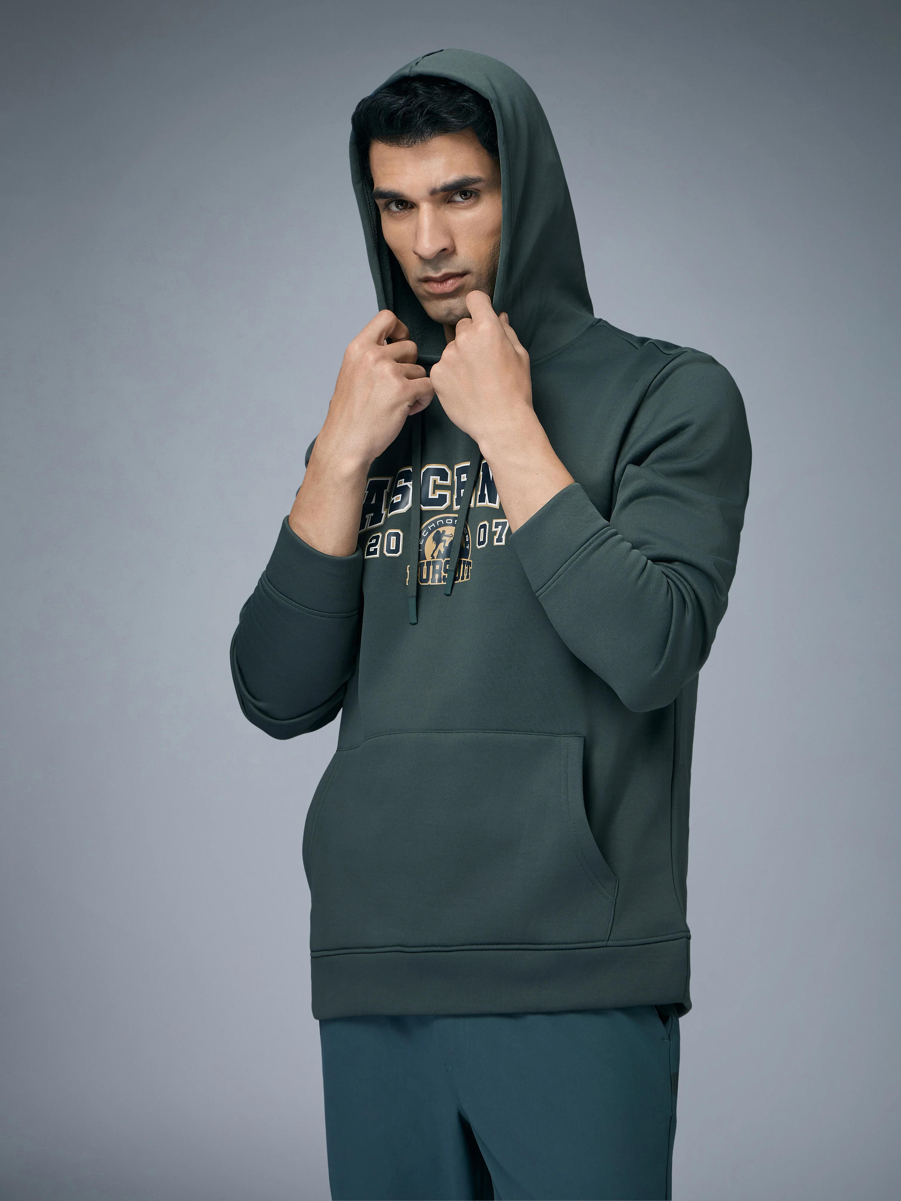 Men Printed Slim Fit Hooded Sweatshirt with TECHNOWARM+ - Image 2