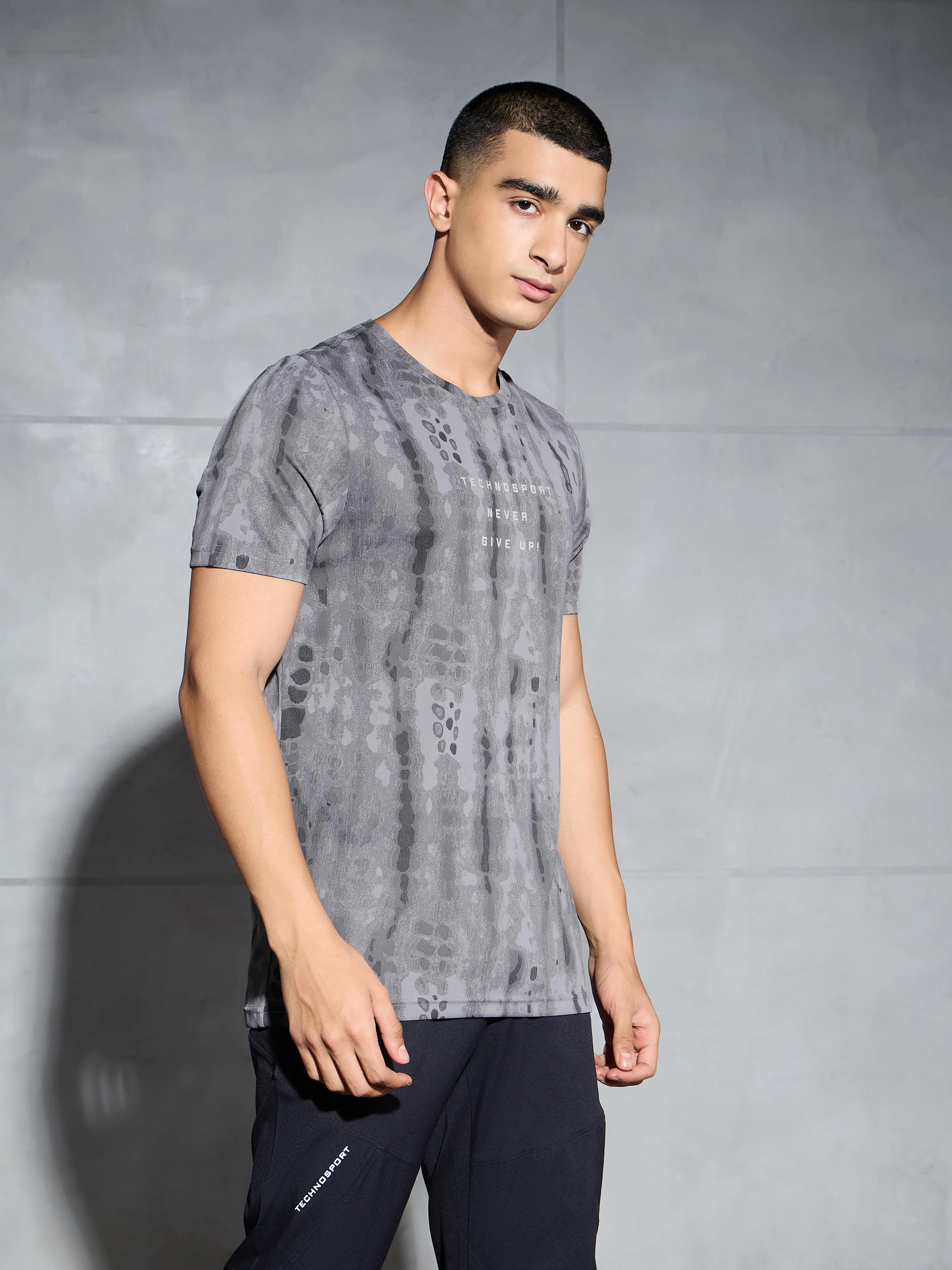Men Printed Slim Fit Round Neck T-shirt with TECHNOCOOL+ - Image 3