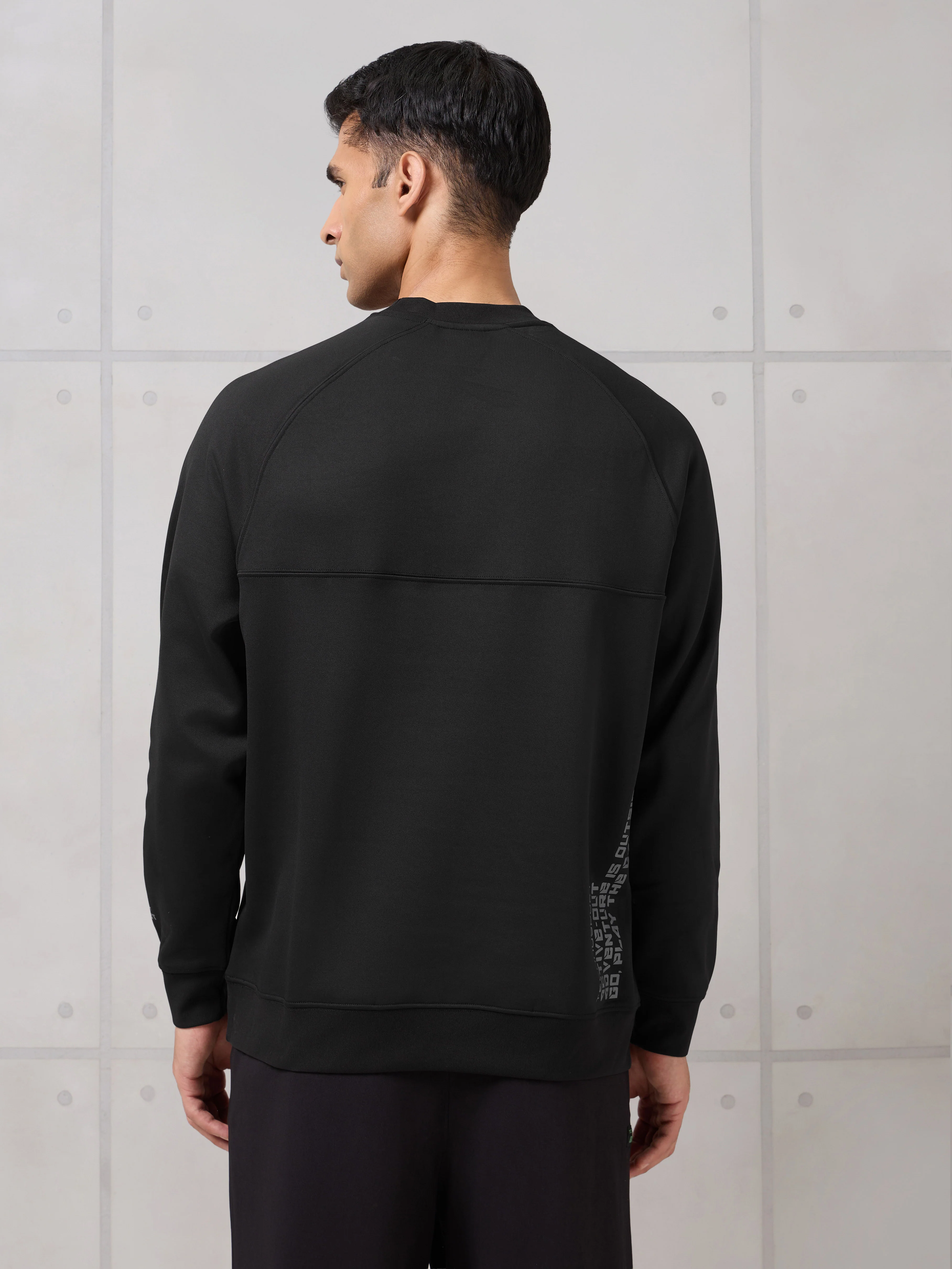 Men Round Neck Slim Fit Printed Active Out Sweatshirt with TECHNOWARM+ - Image 3