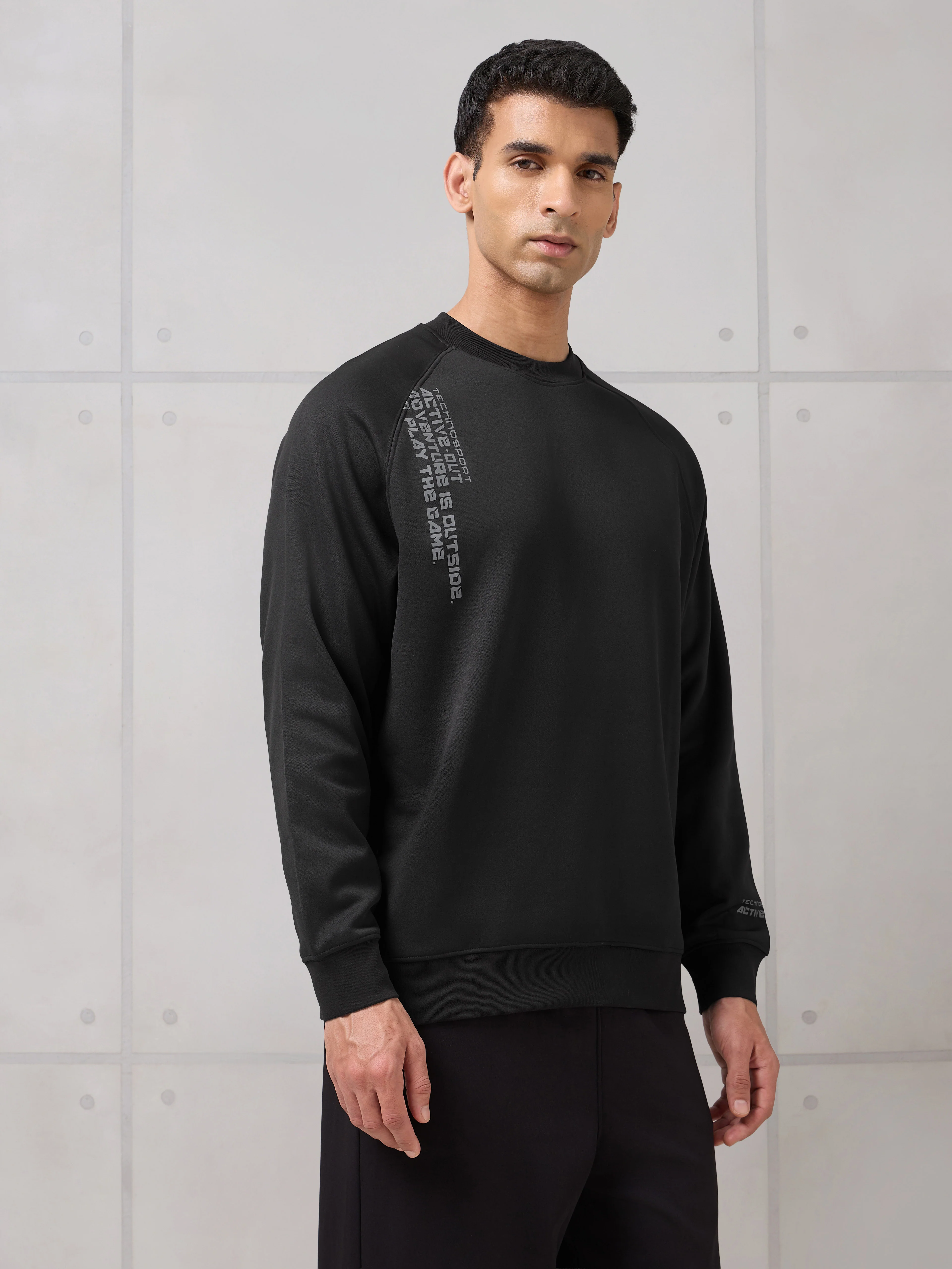 Men Round Neck Slim Fit Printed Active Out Sweatshirt with TECHNOWARM+ - Image 4