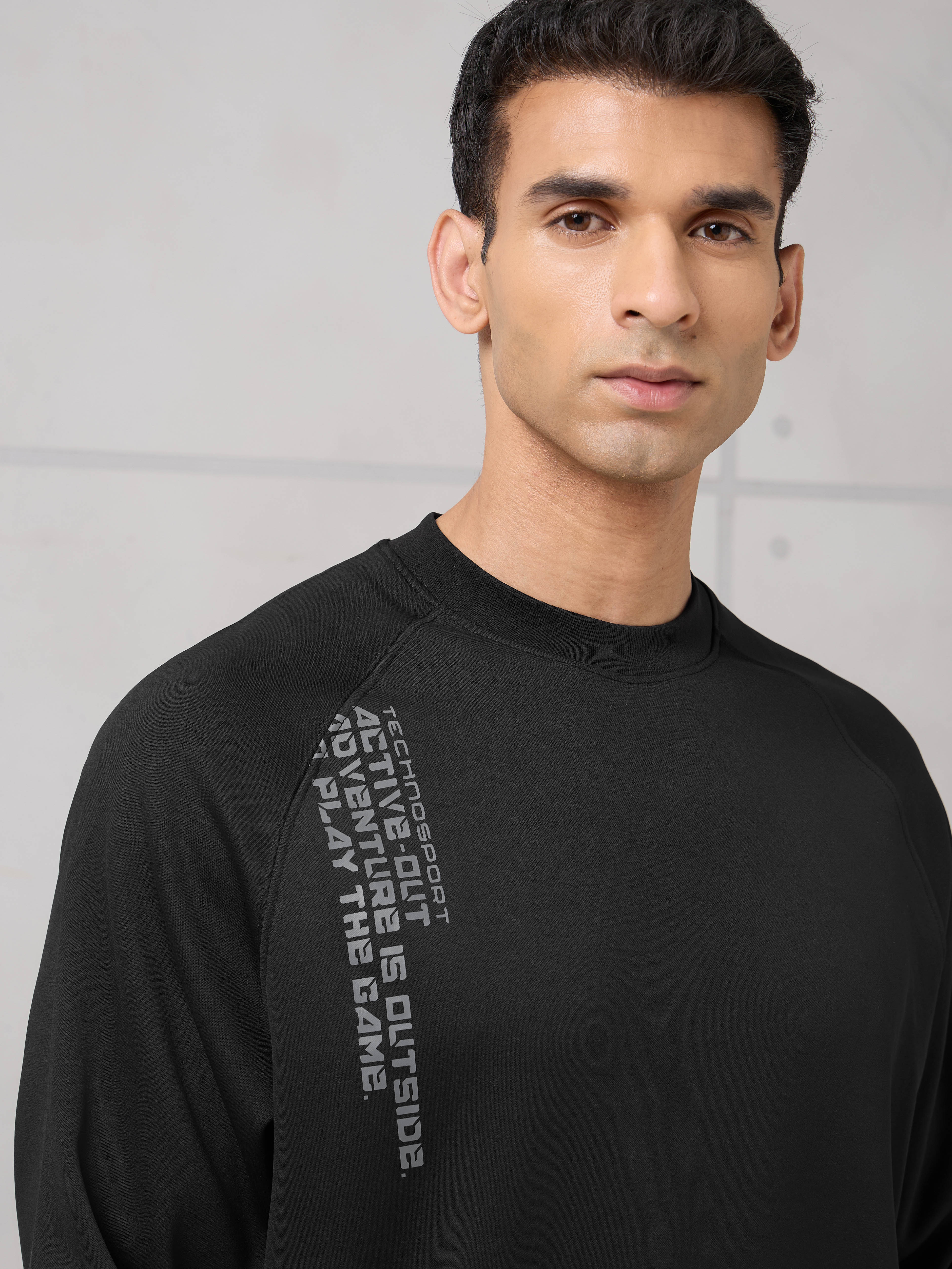 Men Round Neck Slim Fit Printed Active Out Sweatshirt with TECHNOWARM+ - Image 6