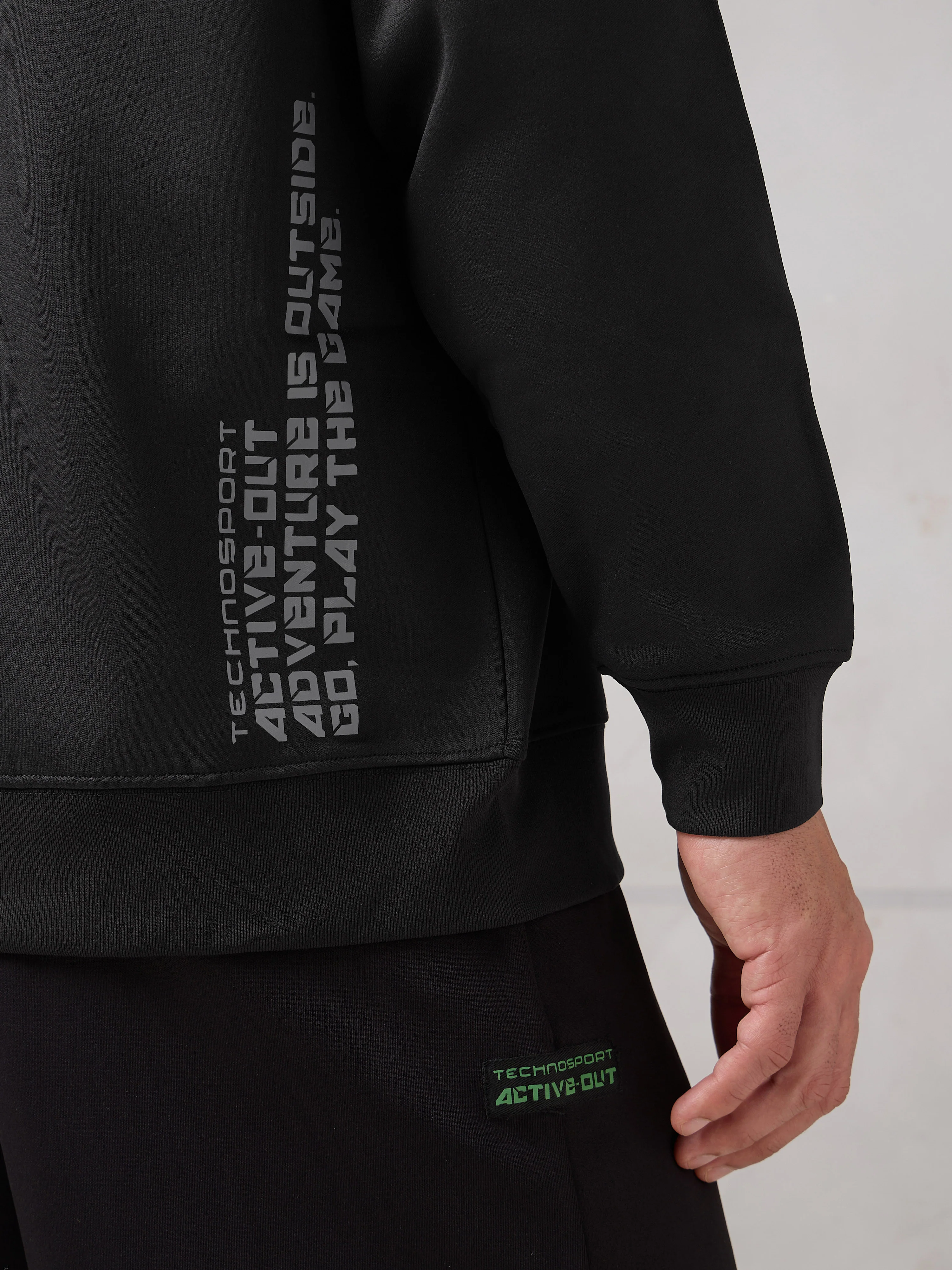 Men Round Neck Slim Fit Printed Active Out Sweatshirt with TECHNOWARM+ - Image 8