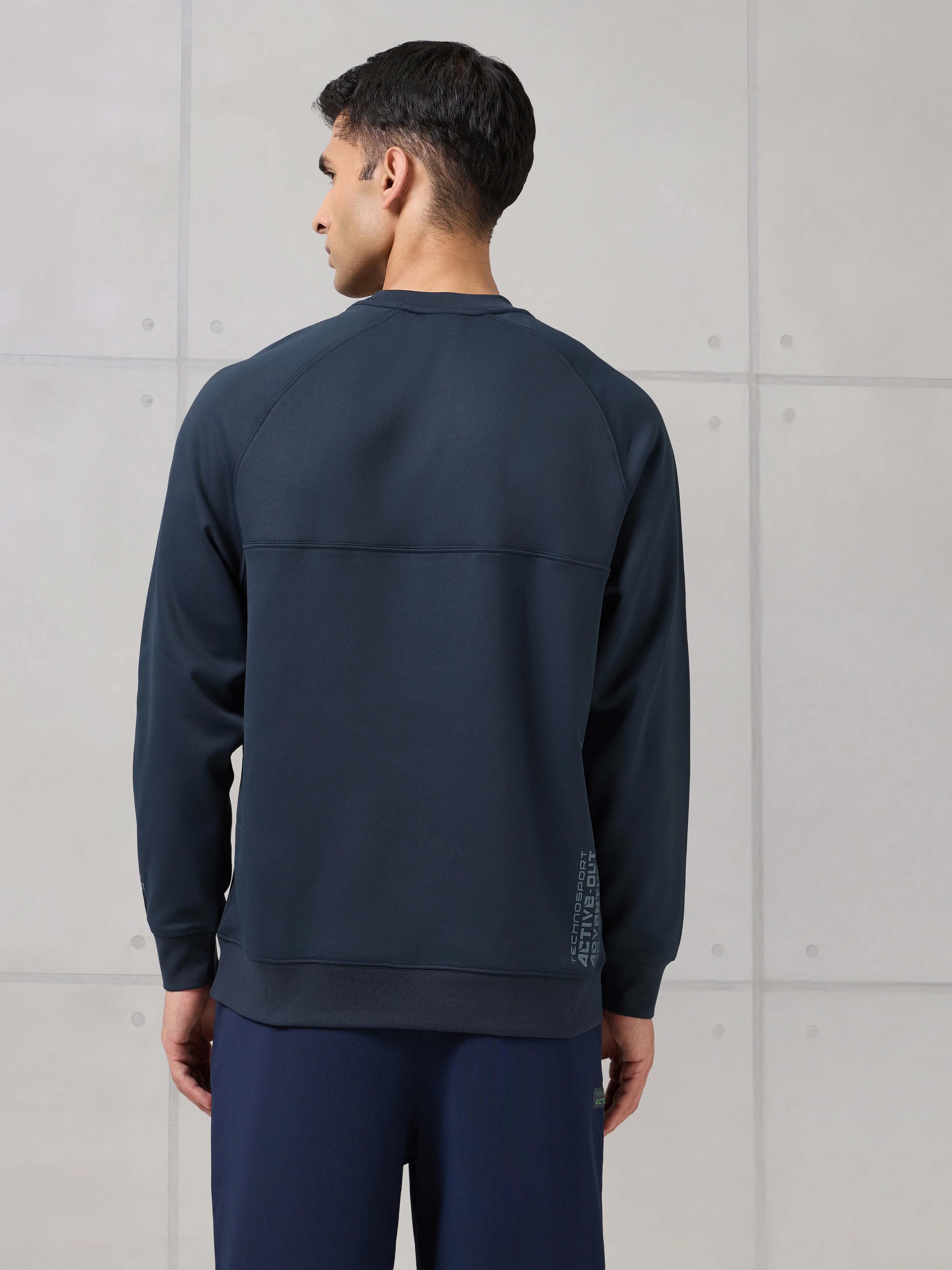 Men Round Neck Slim Fit Printed Active Out Sweatshirt with TECHNOWARM+ - Image 3